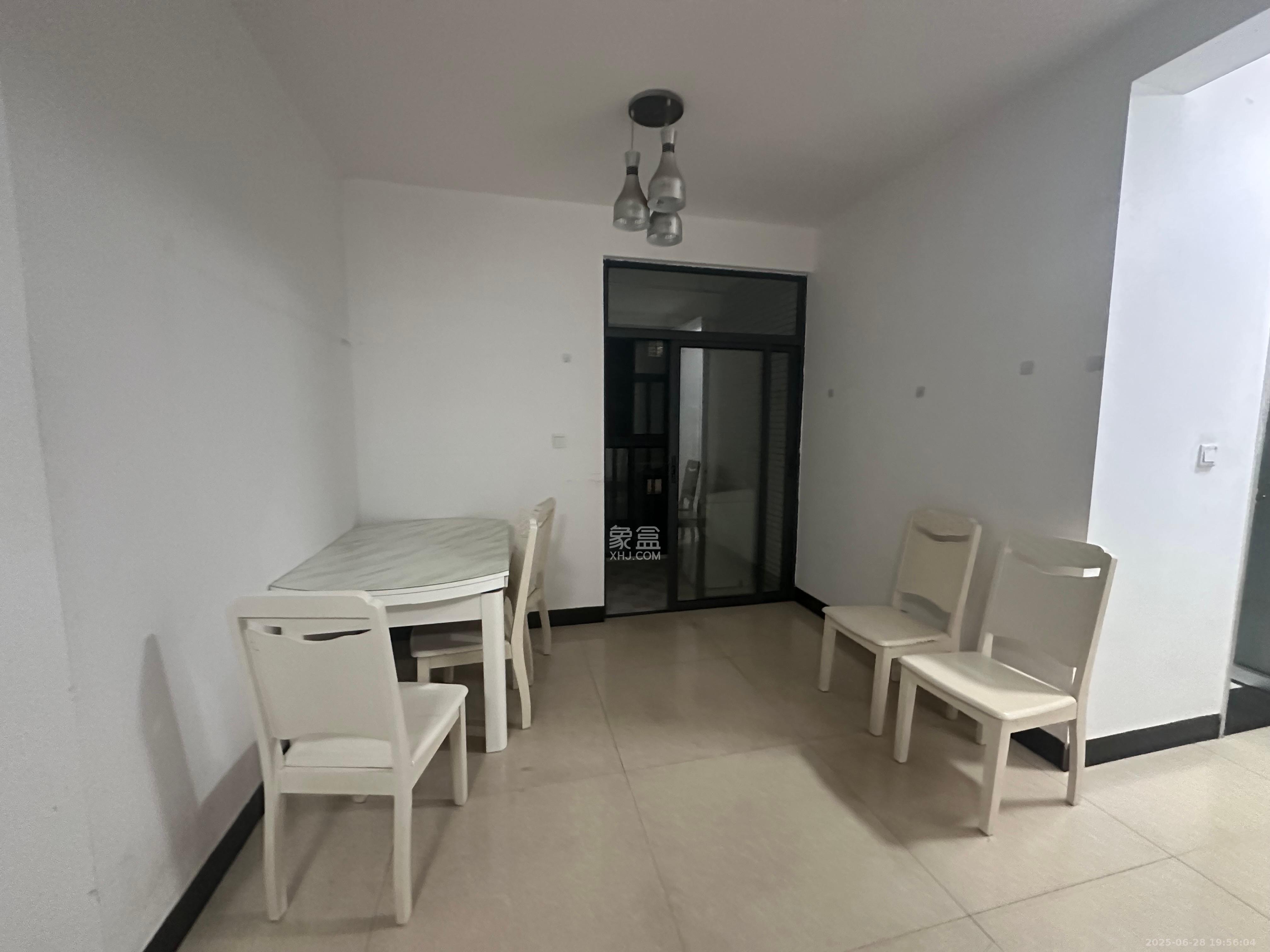 满庭芳小区 3室2厅1卫 2600.0元/月 满庭芳小区 3室2厅1卫 2600.0元/月室内图