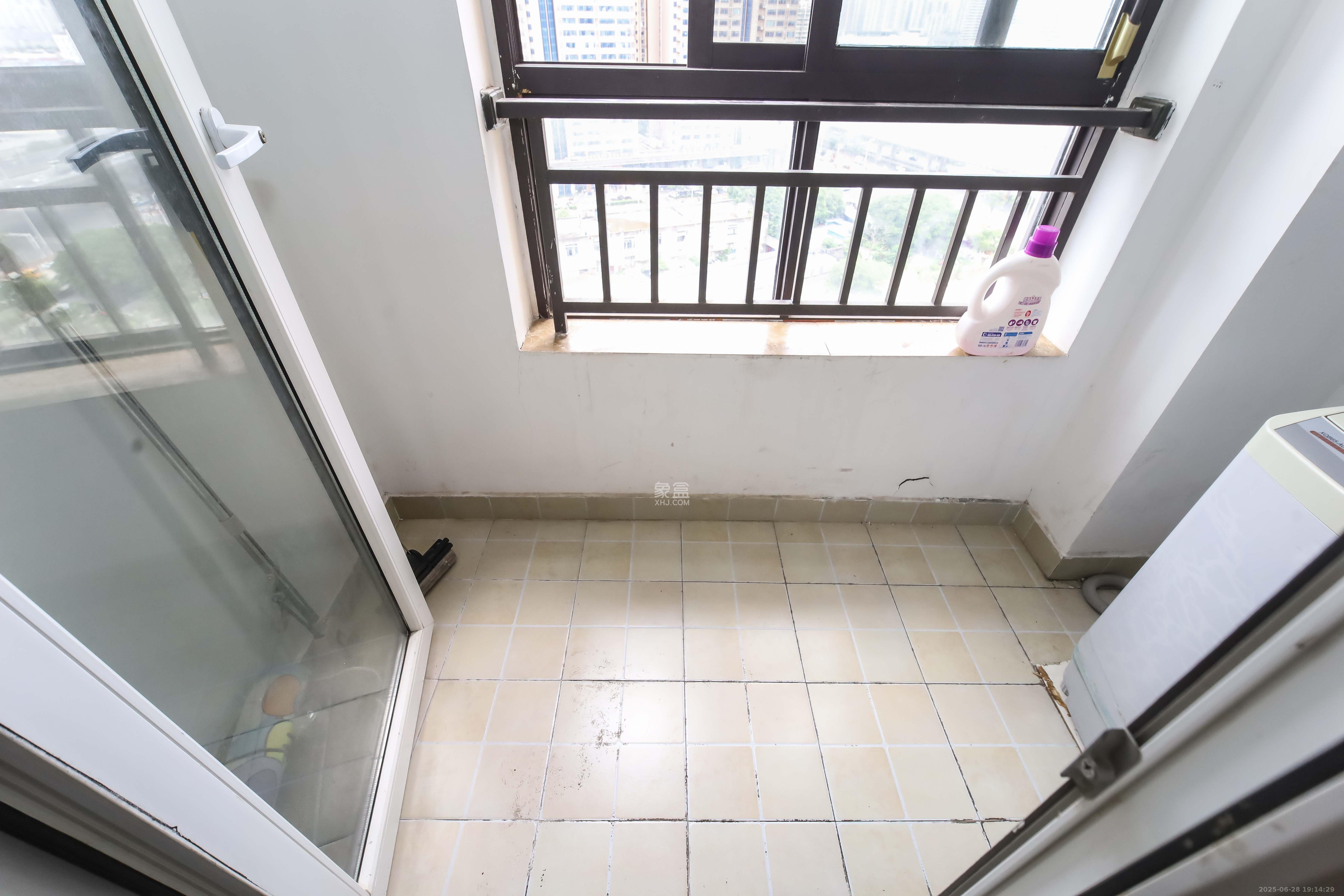 金地格林公馆  3室2厅1卫    86.8万阳台