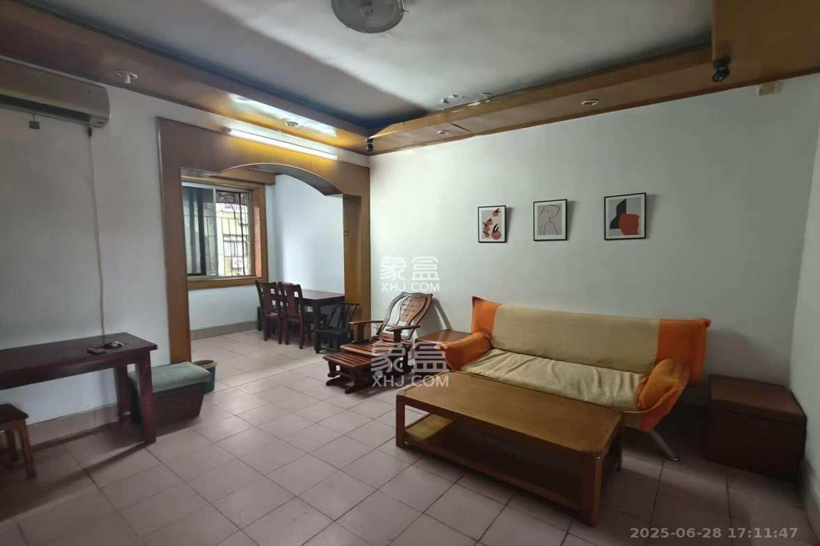 国立投资公司宿舍 2室1厅1卫 1600.0元/月 国立投资公司宿舍 2室1厅1卫 1600.0元/月室内图