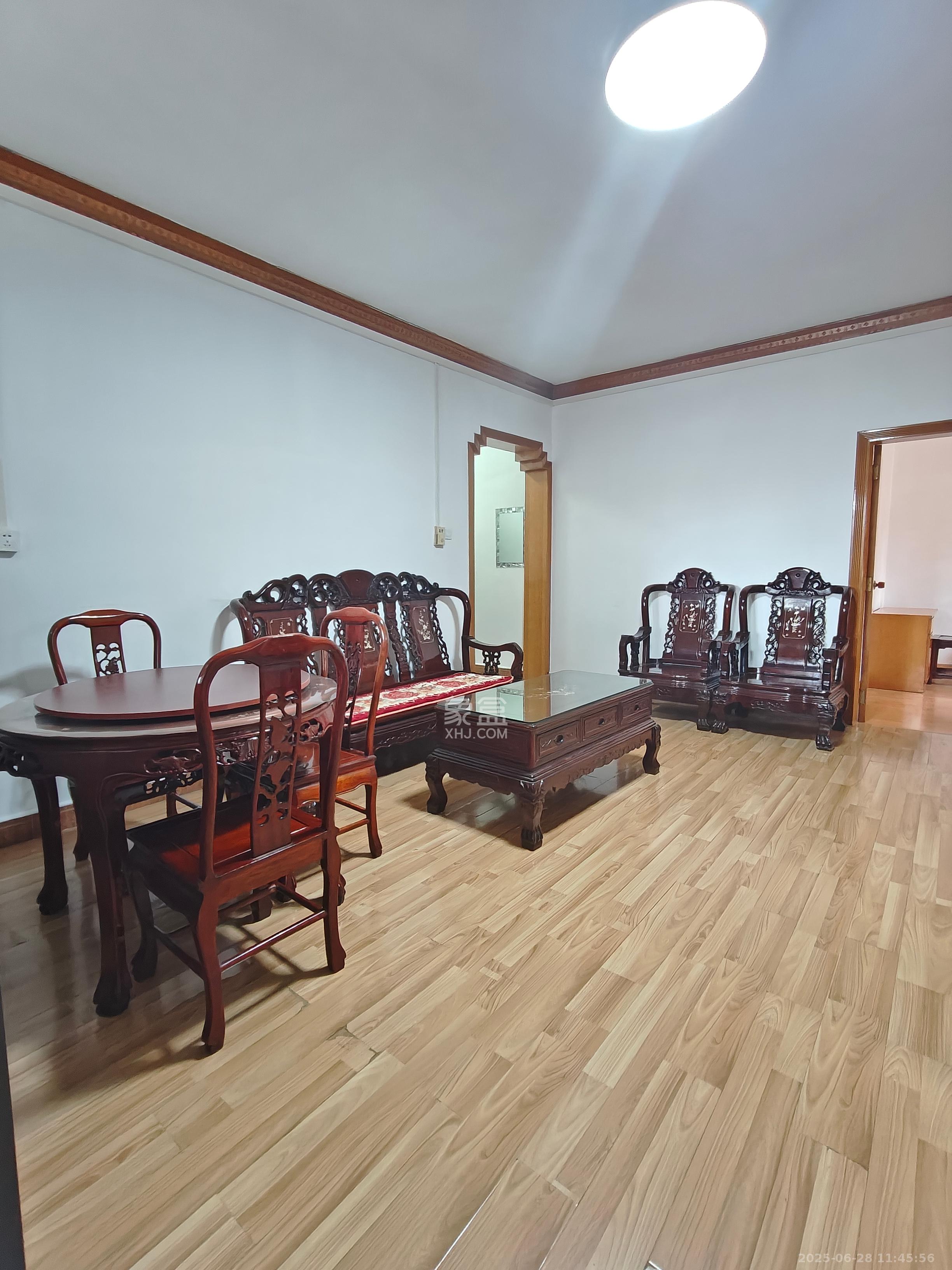 华天大酒店宿舍楼 3室1厅1卫 3000.0元/月 华天大酒店宿舍楼 3室1厅1卫 3000.0元/月室内图