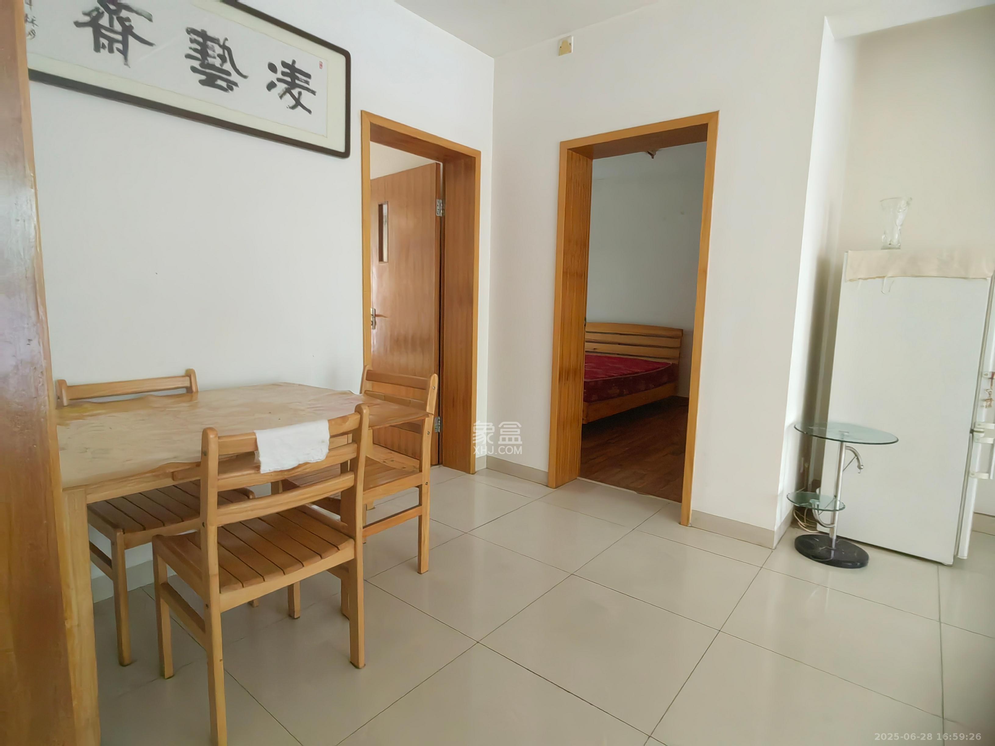东方新城  3室1厅1卫   2400.00元/月室内图