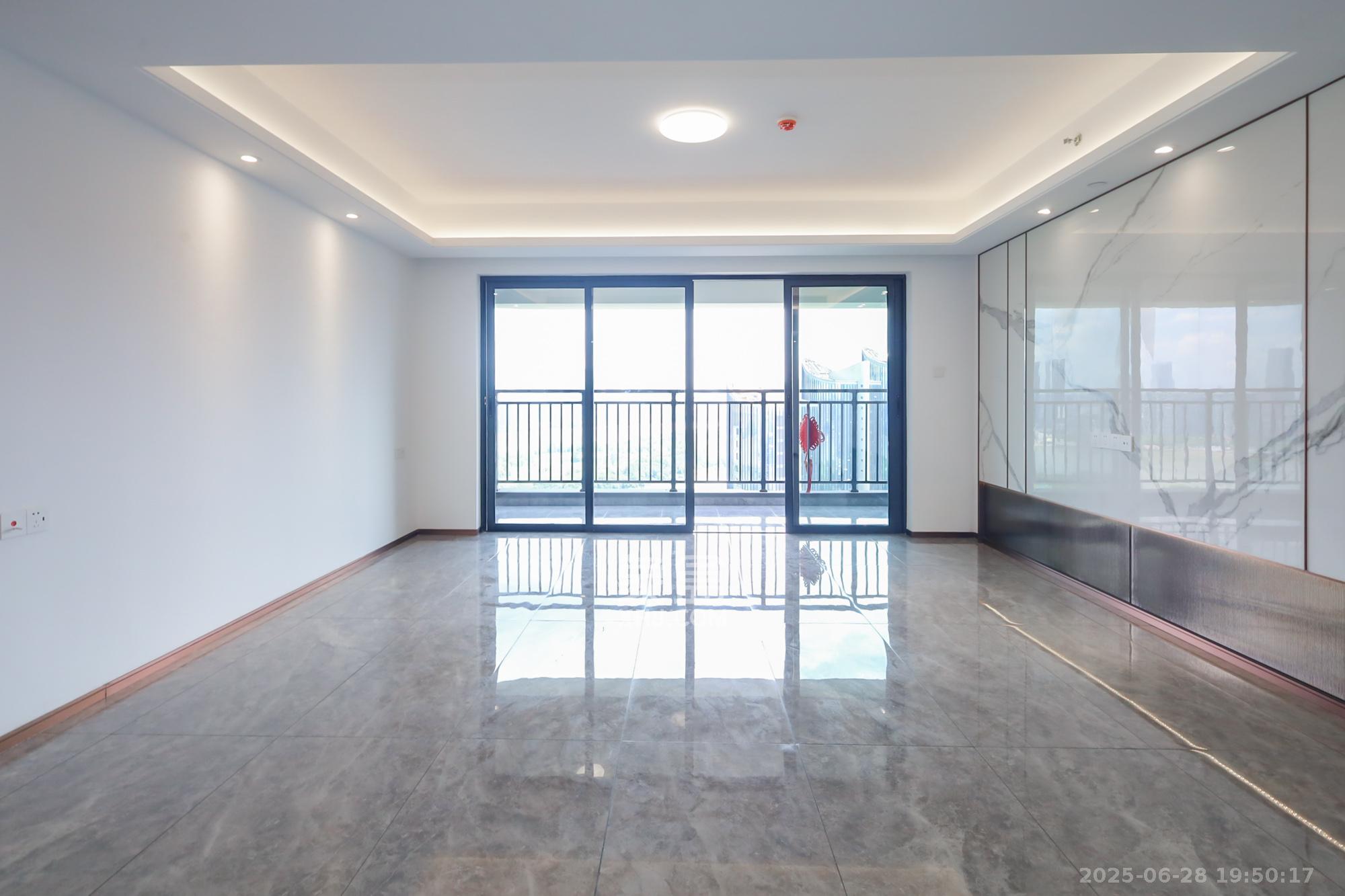 滨江府1913  4室2厅3卫    415.0万 滨江府1913  4室2厅3卫    415.0万客厅