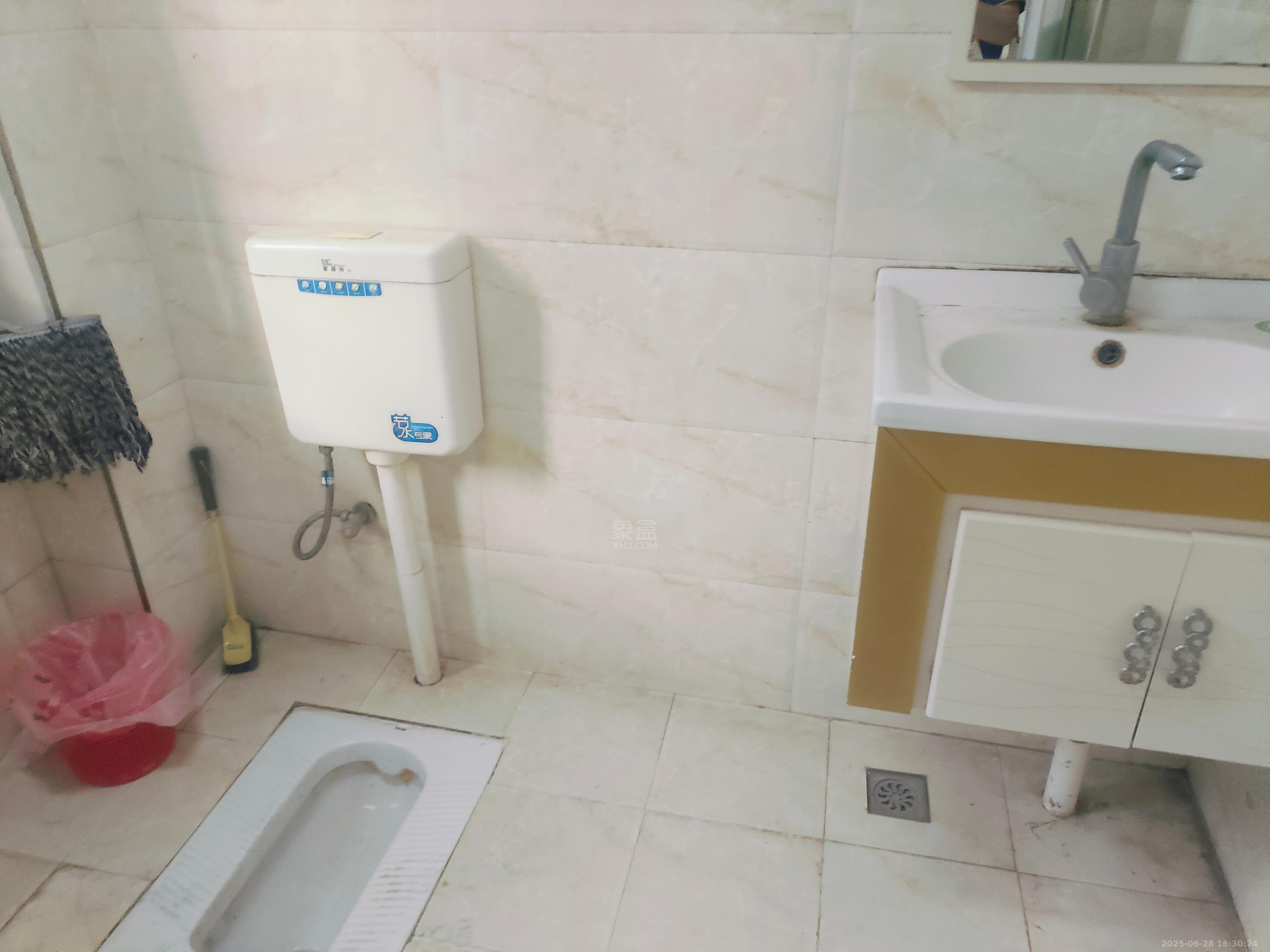 井龙安置小区 2室1厅2卫 1100.0元/月 井龙安置小区 2室1厅2卫 1100.0元/月室内图