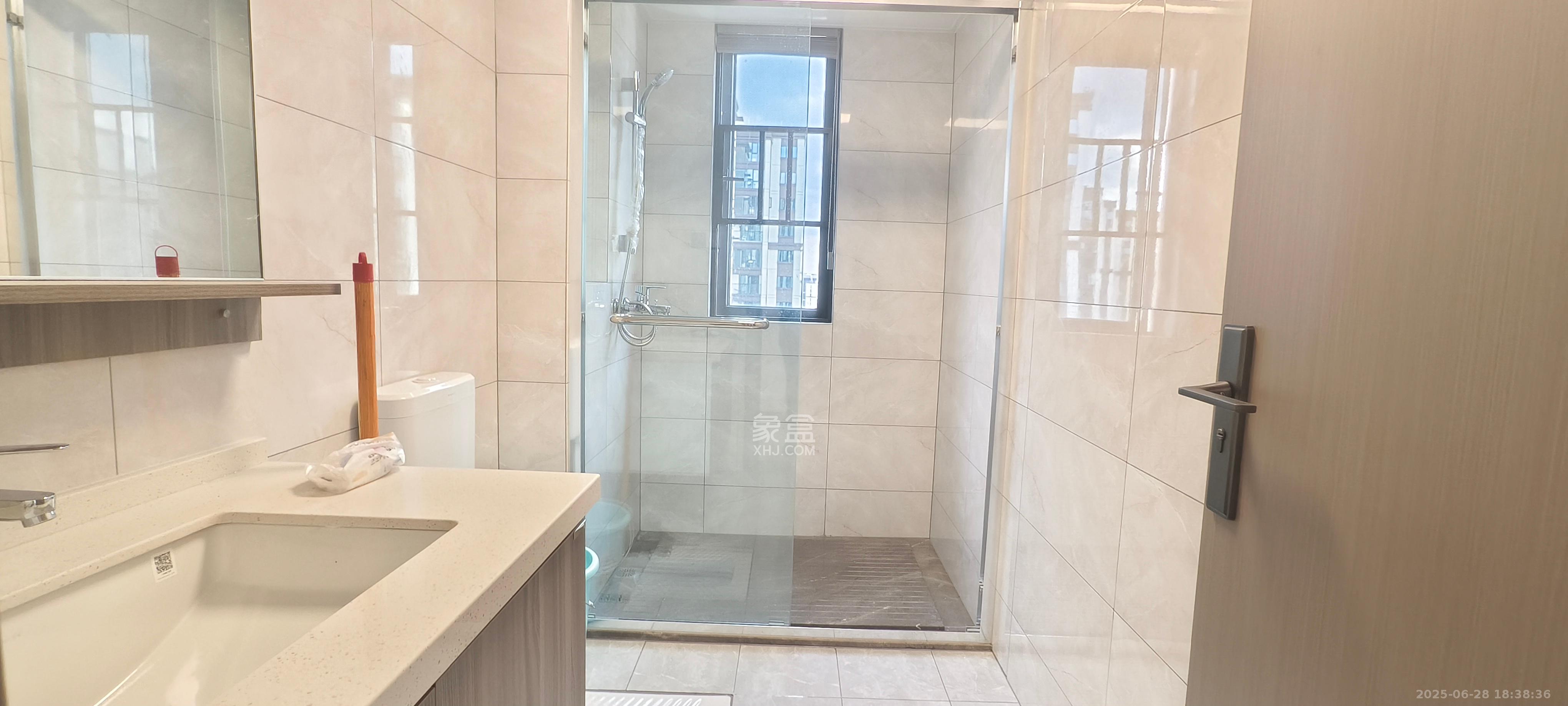 金富湘江悦城  5室2厅1卫    3900.0元/月 金富湘江悦城  5室2厅1卫    3900.0元/月室内图