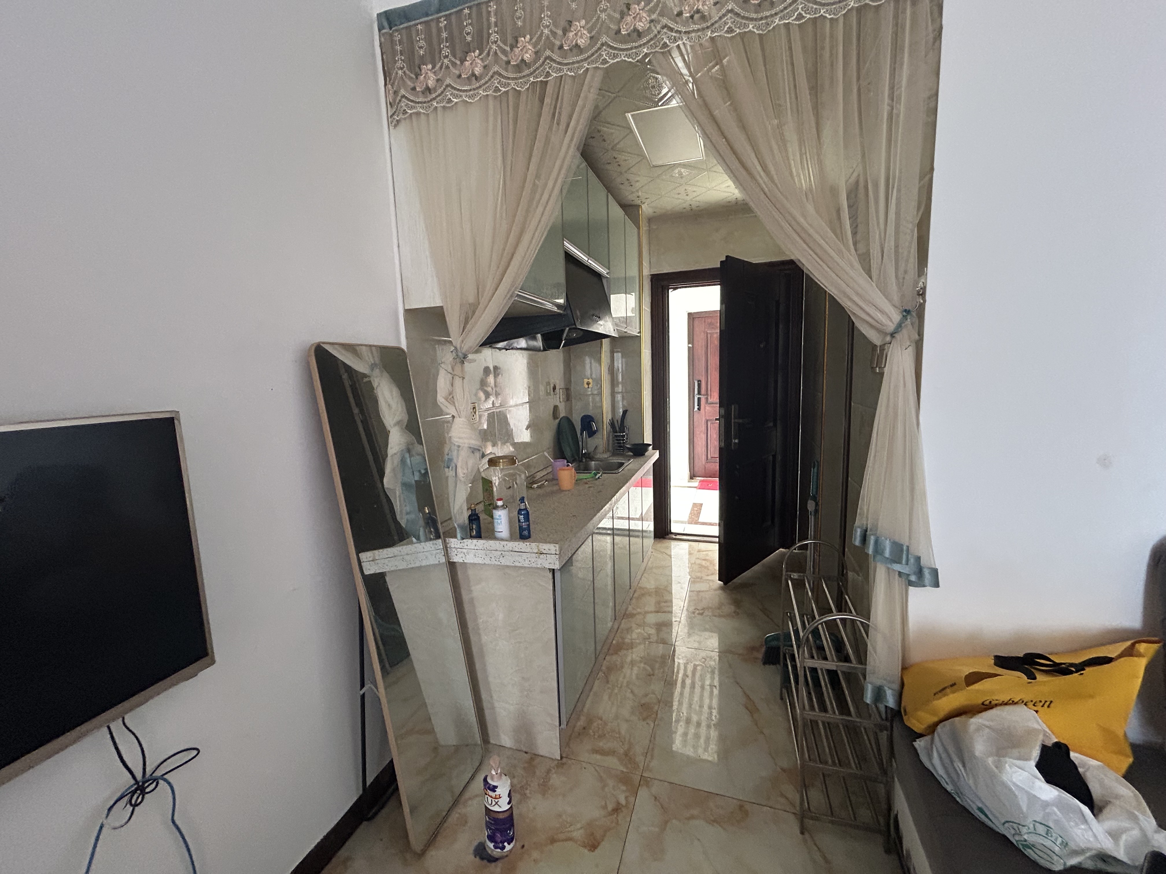 鸿浩达吉星广场(秀石街) 1室0厅0卫 15.8万 鸿浩达吉星广场(秀石街) 1室0厅0卫 15.8万客厅