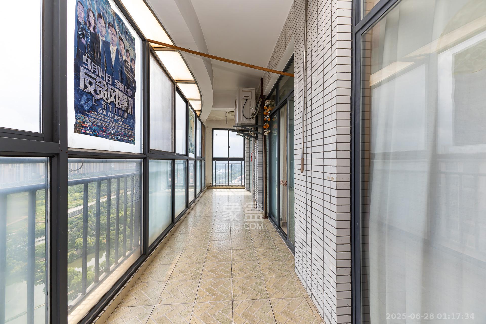 浩龙音乐界 3室2厅1卫 60.0万 浩龙音乐界 3室2厅1卫 60.0万阳台