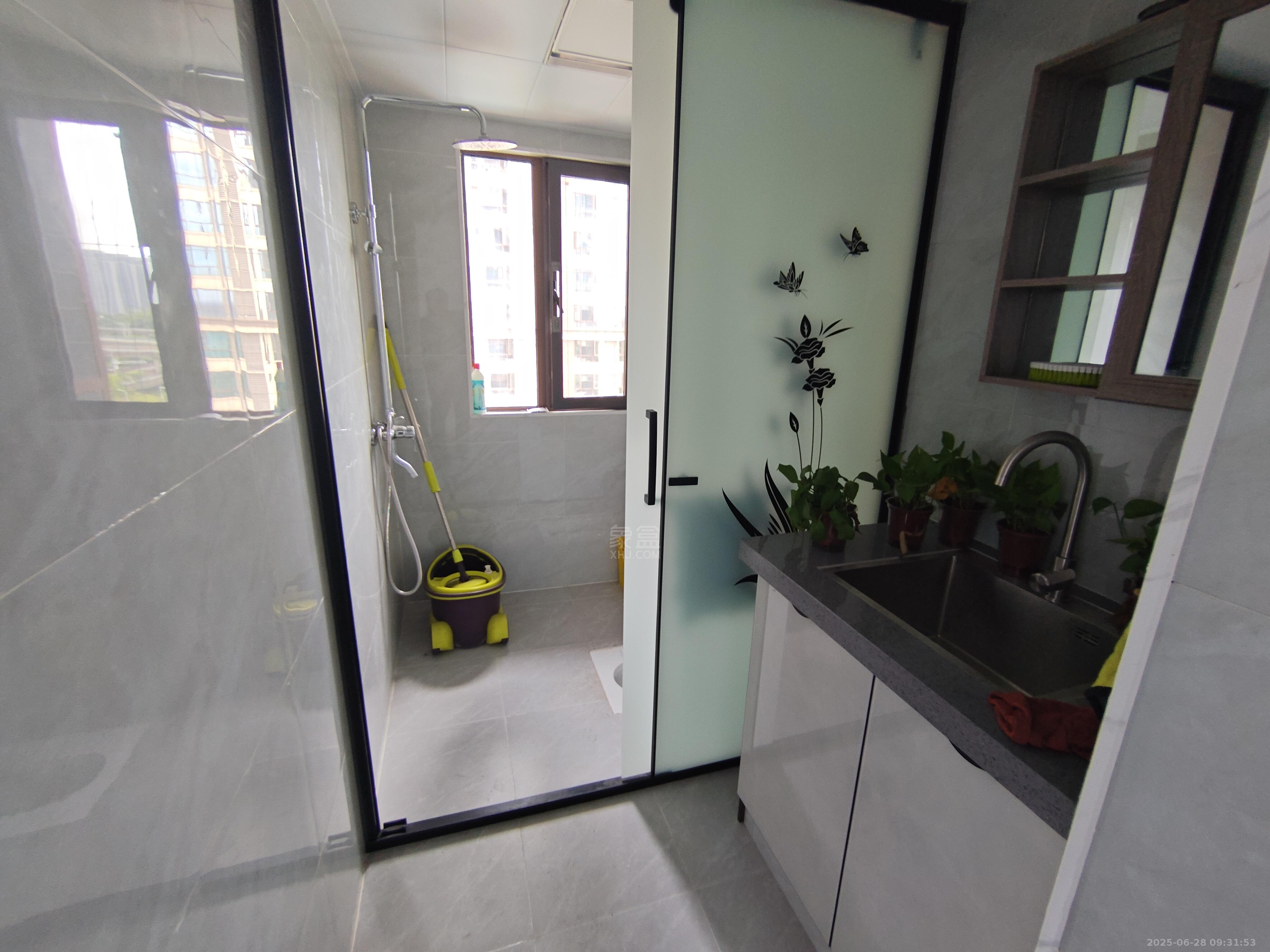 金轮津桥华府 4室2厅2卫 2000.0元/月 金轮津桥华府 4室2厅2卫 2000.0元/月室内图