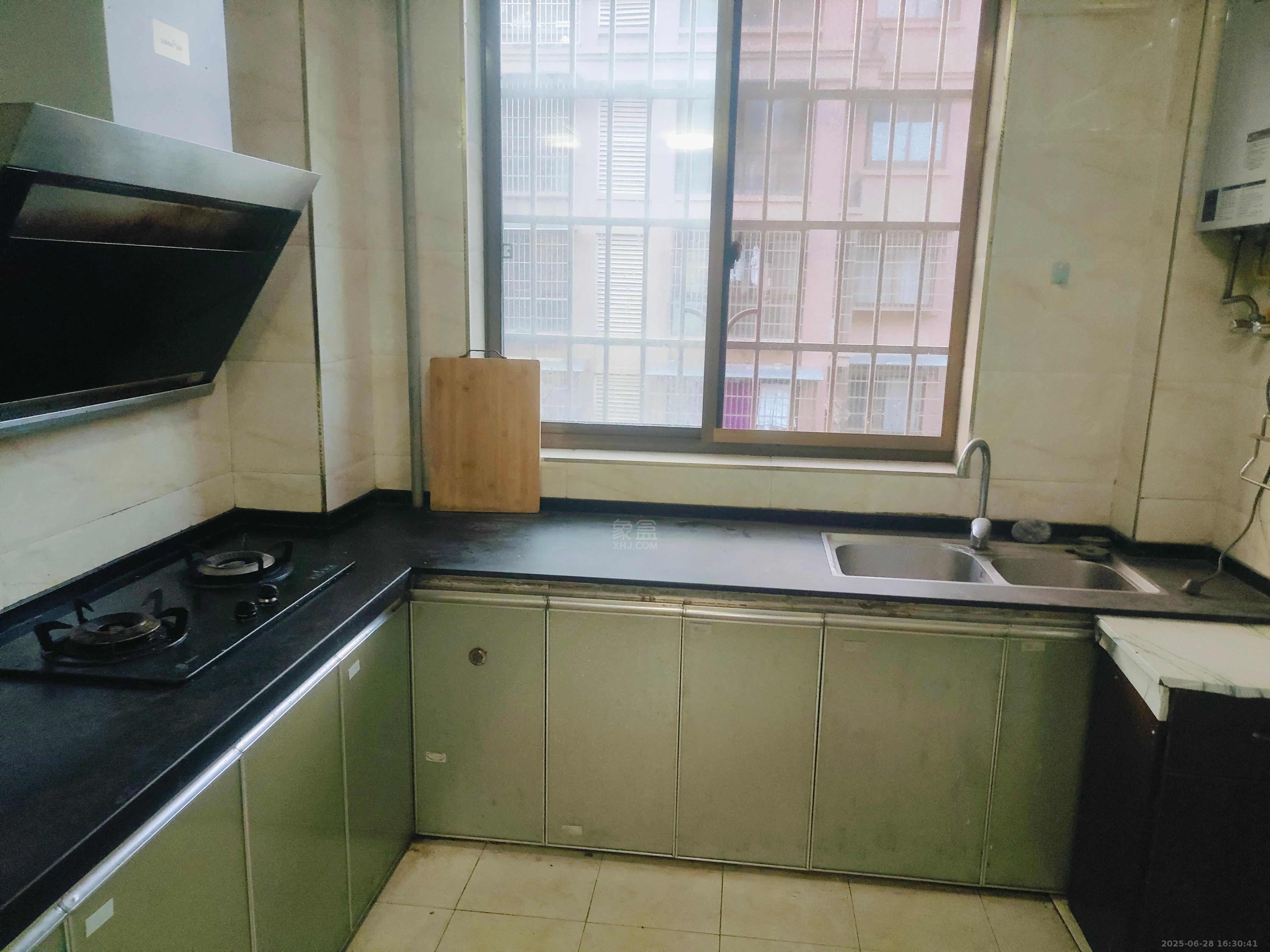 井龙安置小区 2室1厅2卫 1100.0元/月 井龙安置小区 2室1厅2卫 1100.0元/月室内图