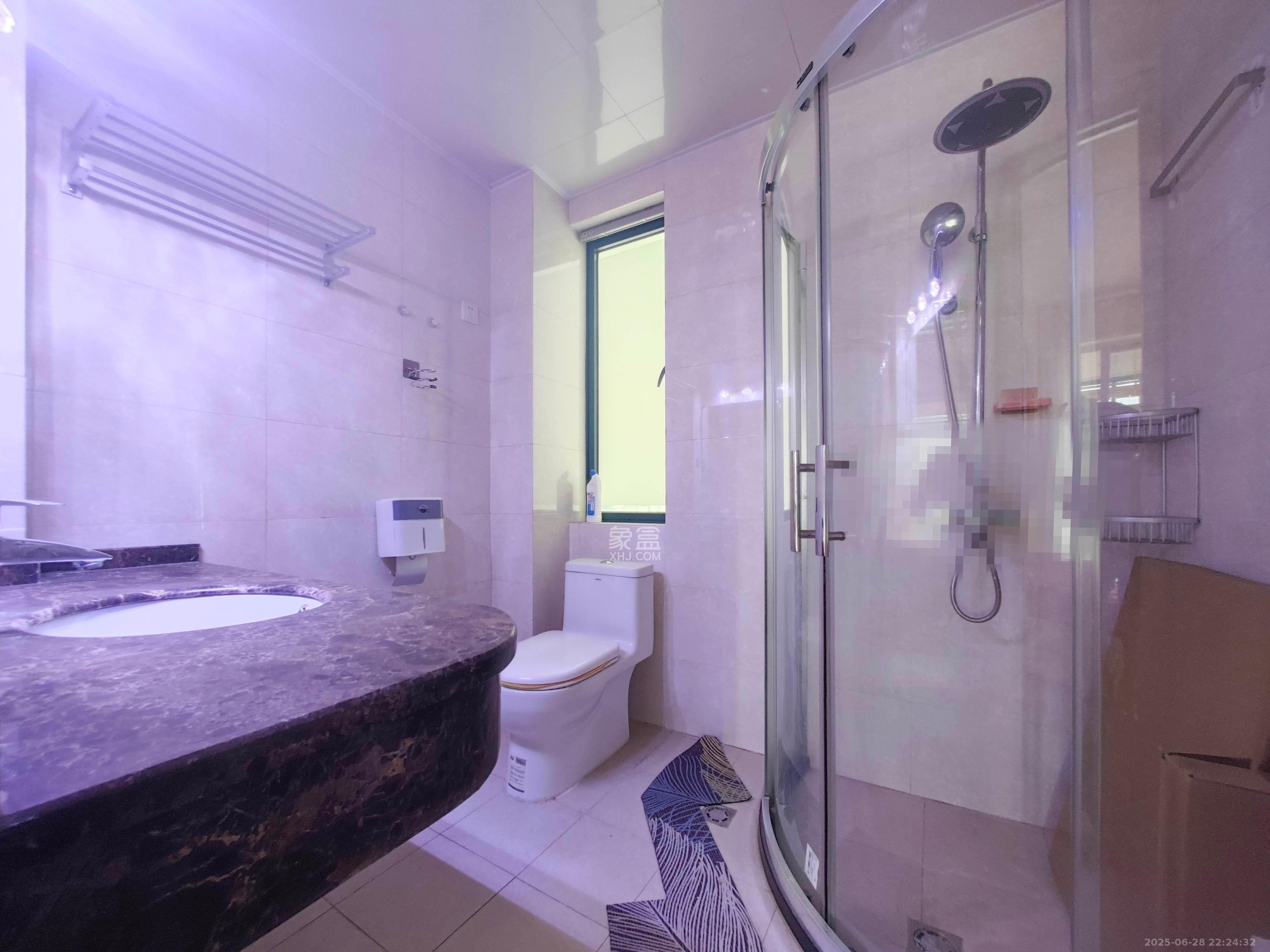 华盛世纪新城 4室2厅2卫 109.0万 华盛世纪新城 4室2厅2卫 109.0万卫生间