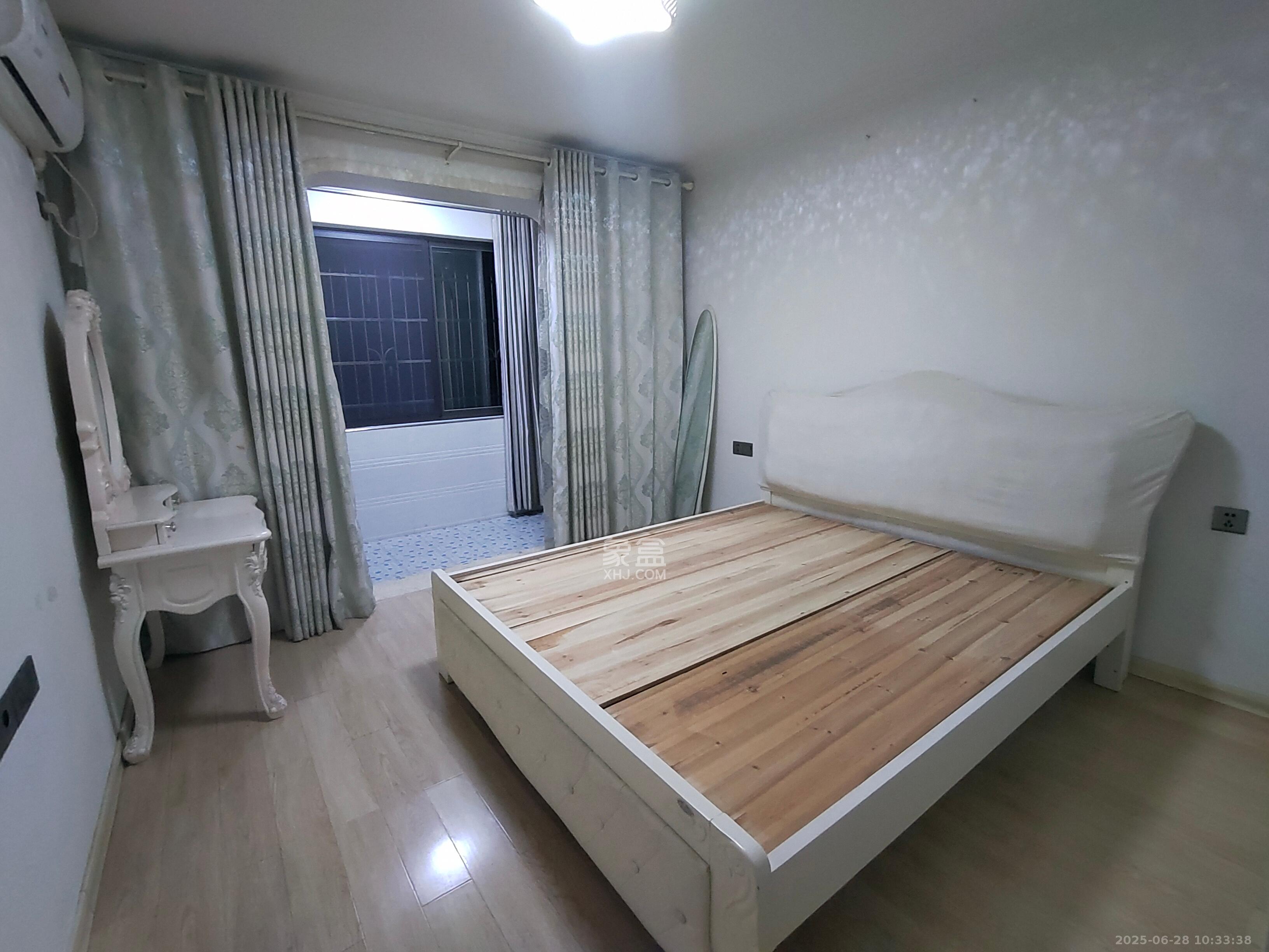 鸿园小区  2室2厅1卫   3000.00元/月室内图