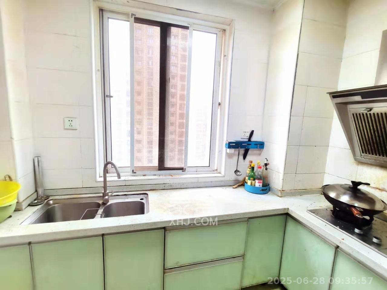 麓山润城  3室2厅2卫    2500.0元/月 麓山润城  3室2厅2卫    2500.0元/月室内图