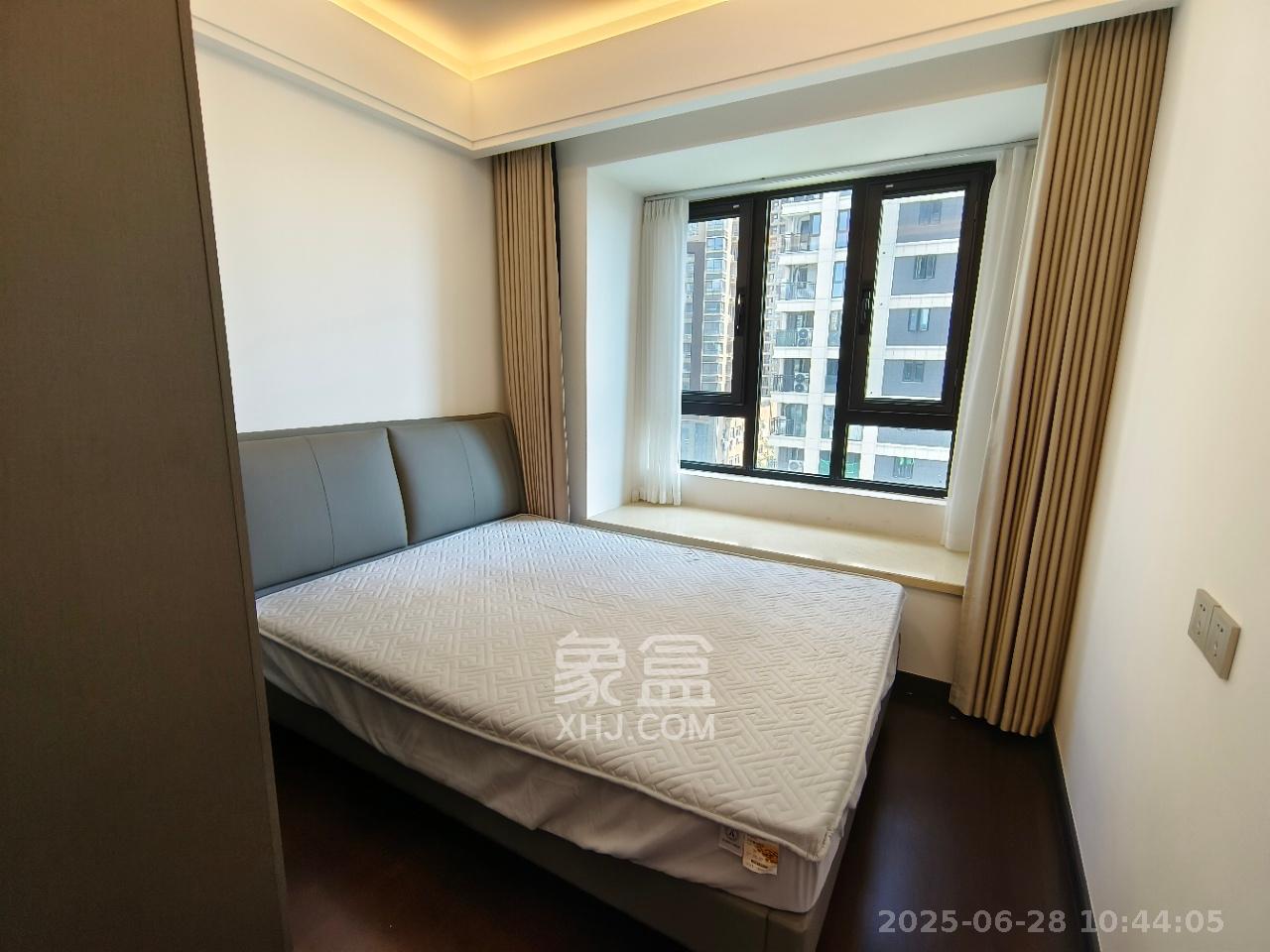 东原麓印长江E区  4室2厅2卫   4980.00元/月室内图