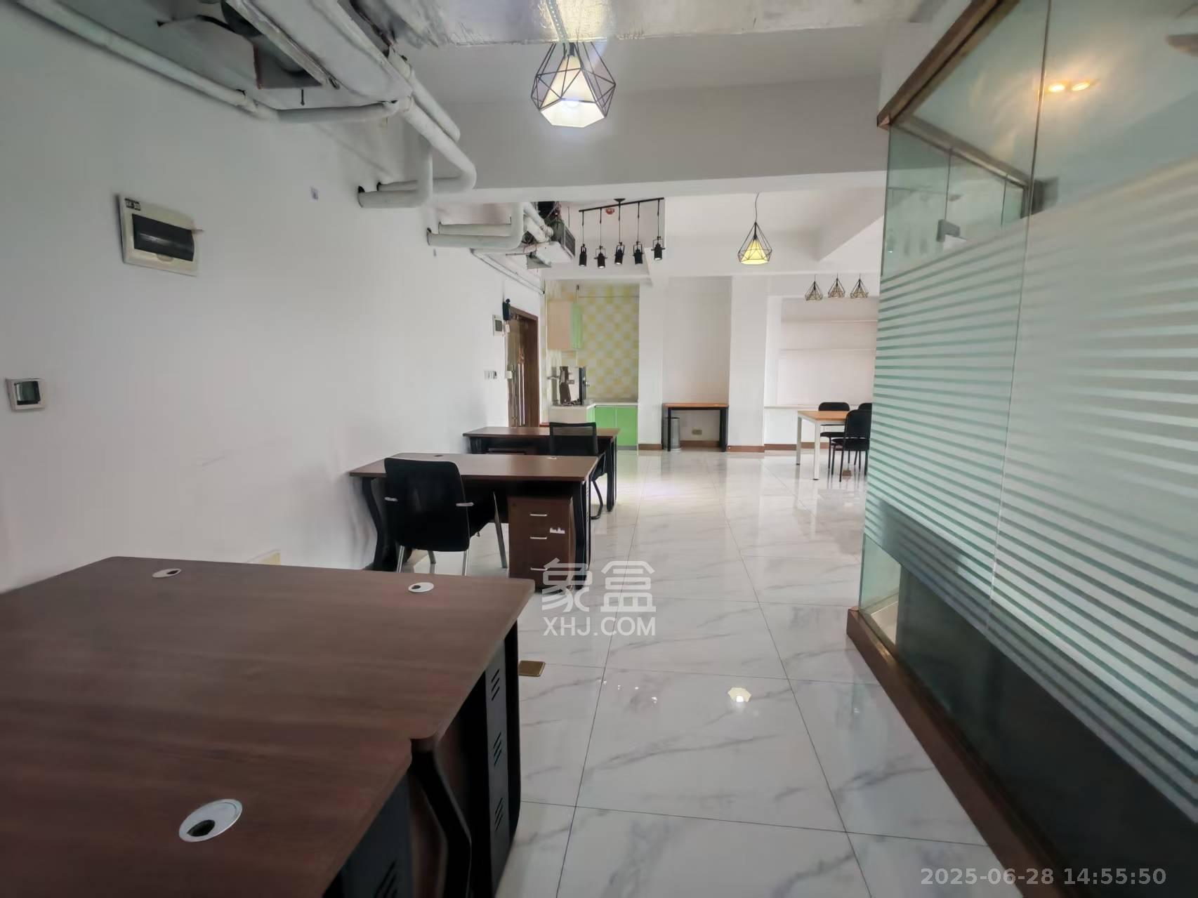 万坤图财富广场 2室1厅1卫 4500.0元/月 万坤图财富广场 2室1厅1卫 4500.0元/月室内图