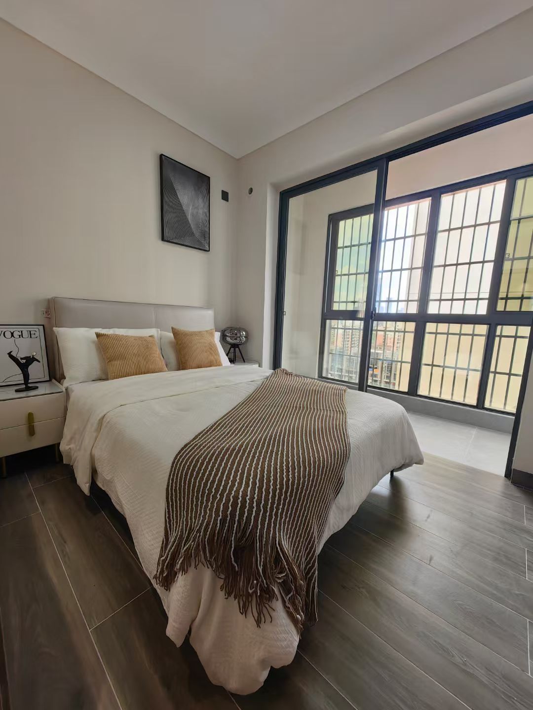 恒大外滩  2室2厅1卫    169.0万 恒大外滩  2室2厅1卫    169.0万客厅