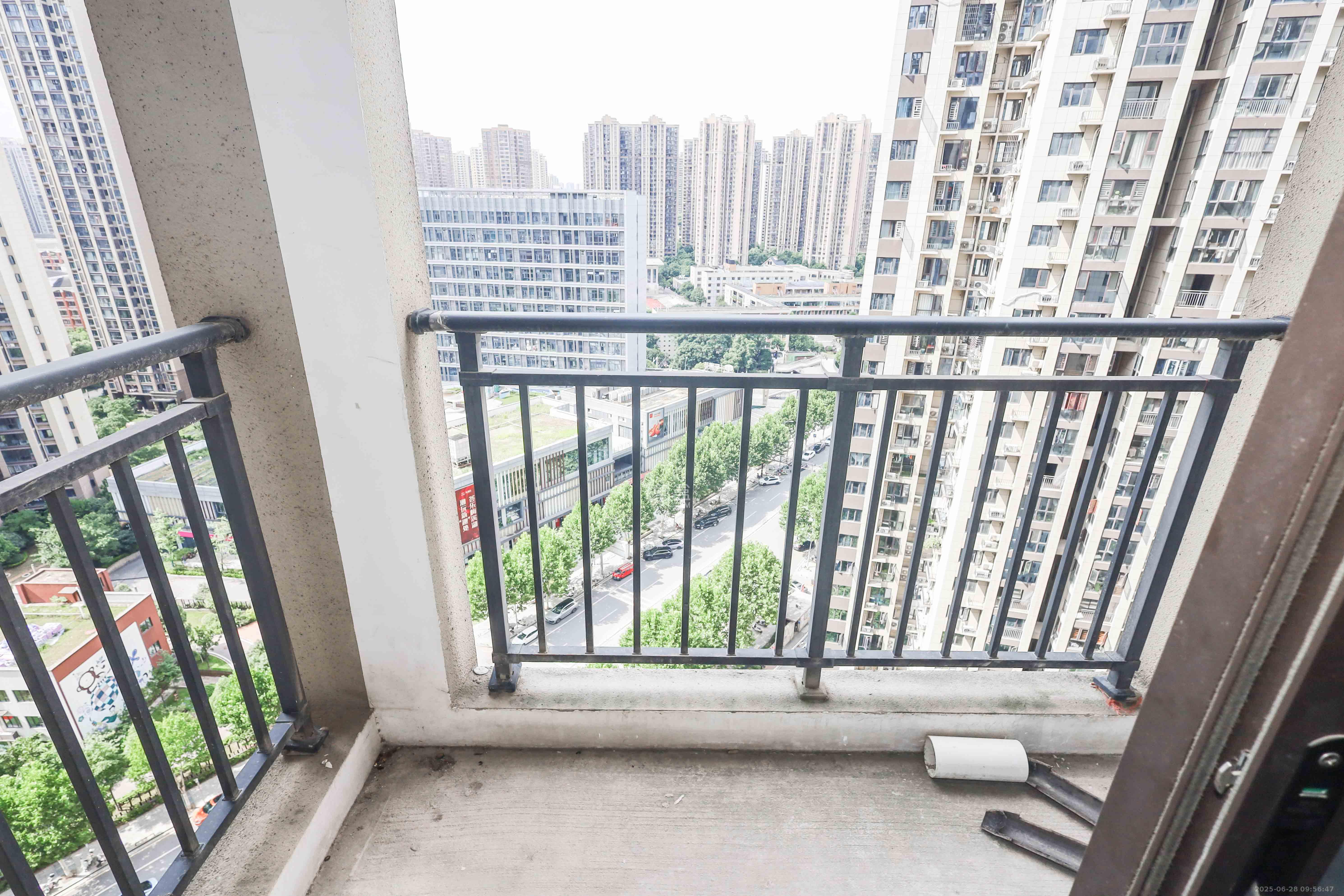 中国铁建梅溪青秀二期  4室2厅2卫   136.00万阳台
