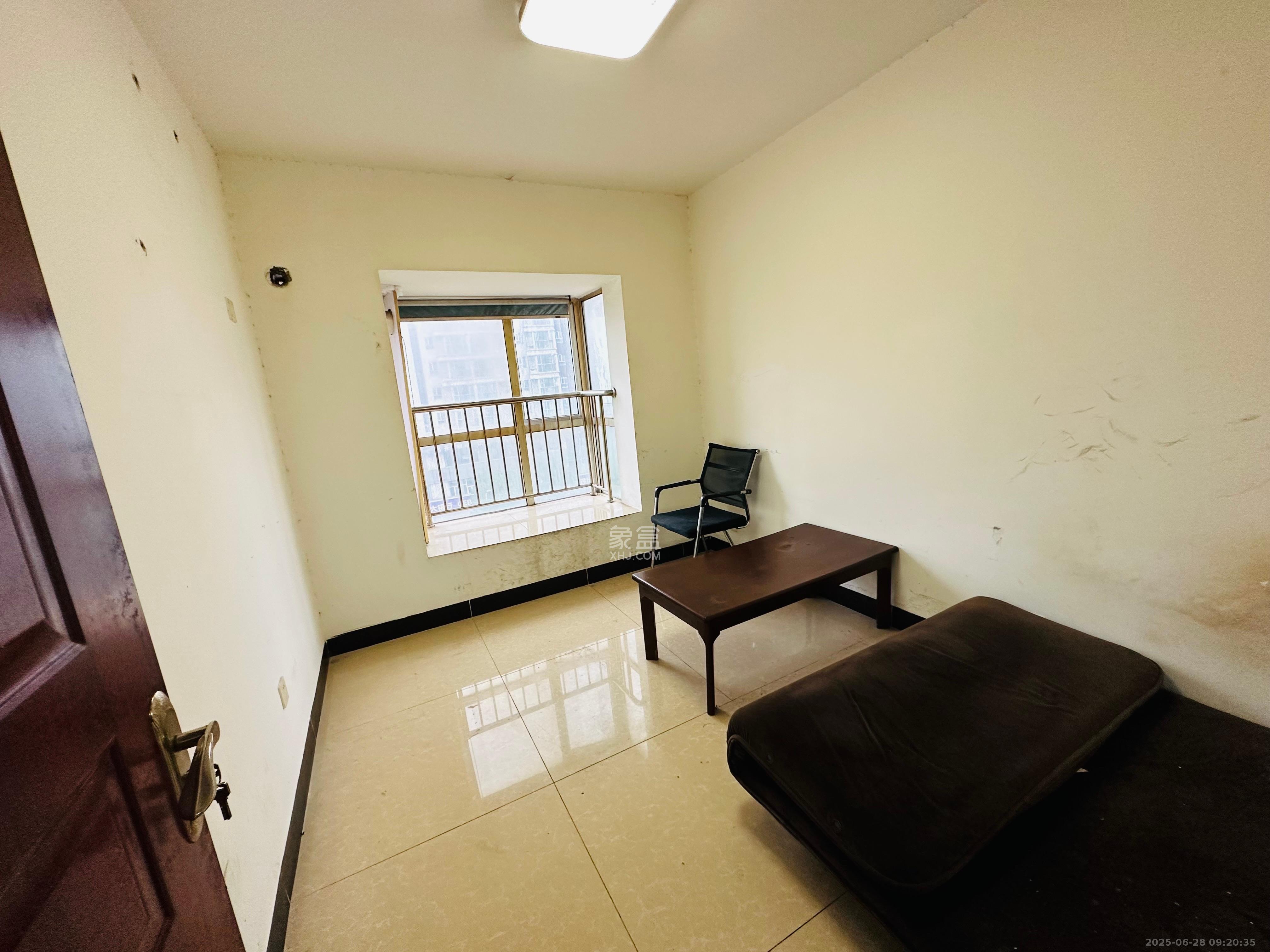 左岸右岸 3室2厅1卫 2800.0元/月 左岸右岸 3室2厅1卫 2800.0元/月室内图