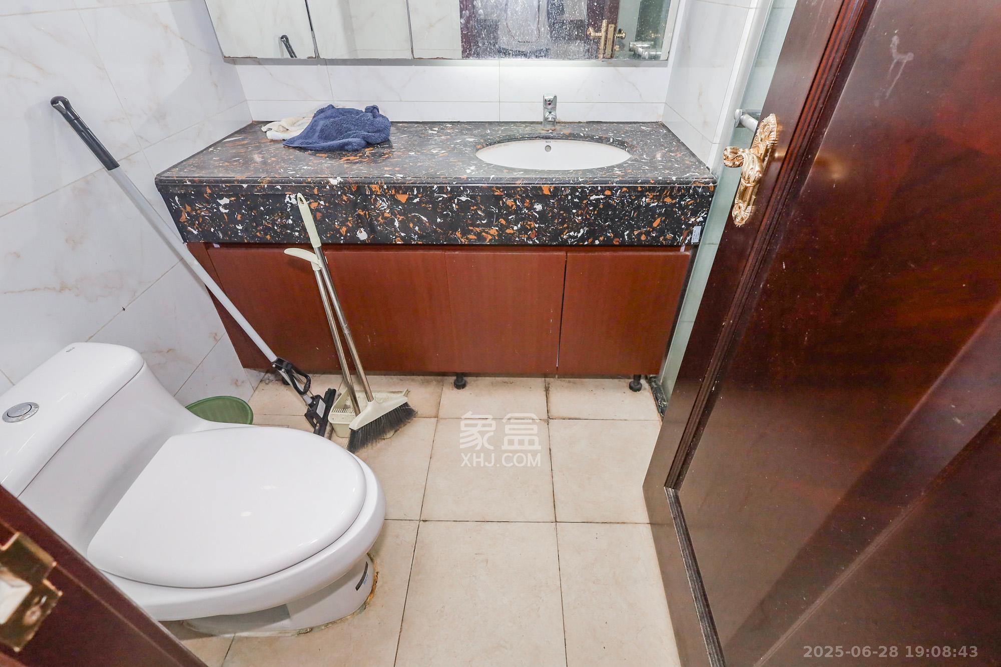 恒大御景湾 1室1厅1卫 30.0万 恒大御景湾 1室1厅1卫 30.0万卫生间