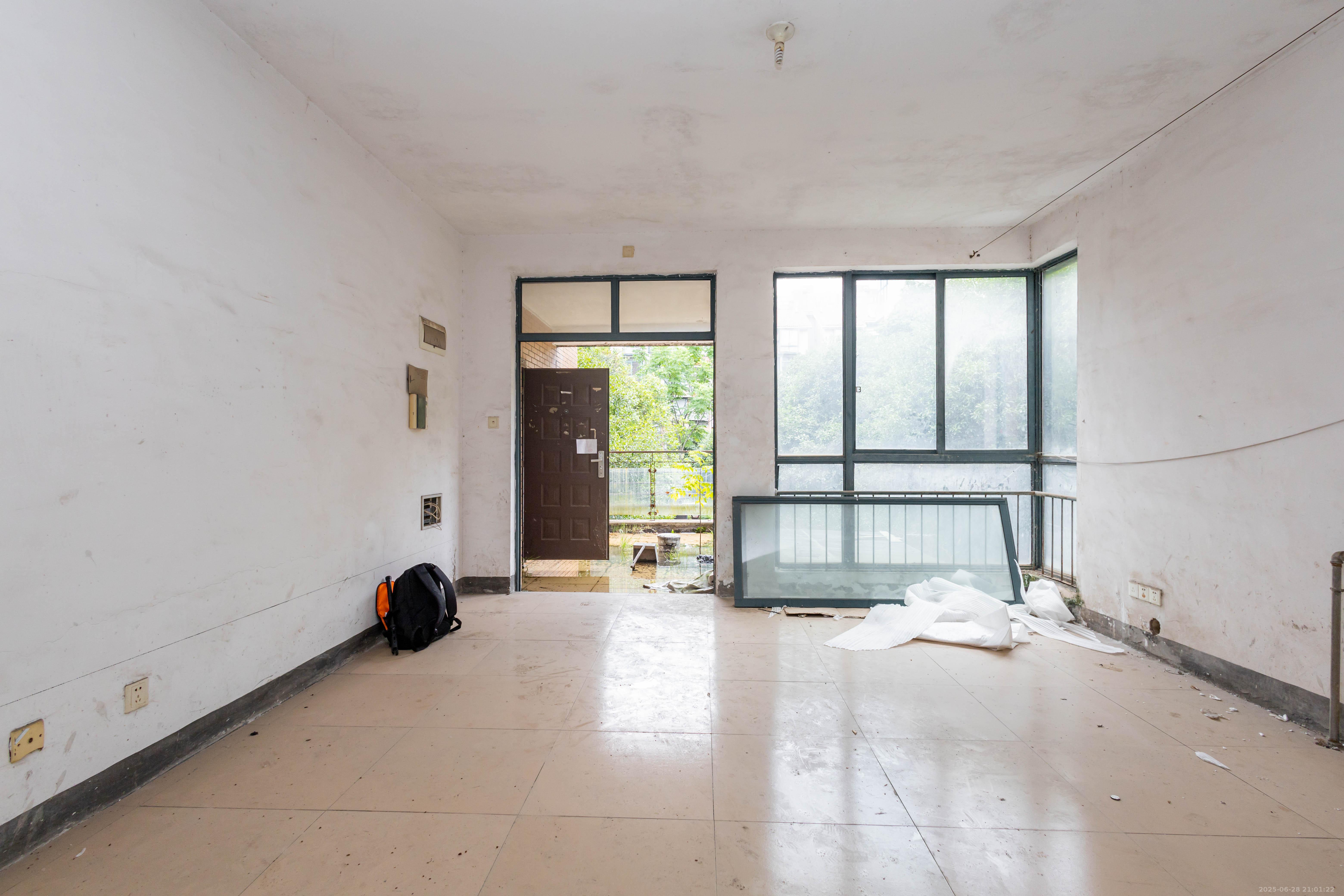 东业早安星城  3室2厅2卫    74.8万客厅