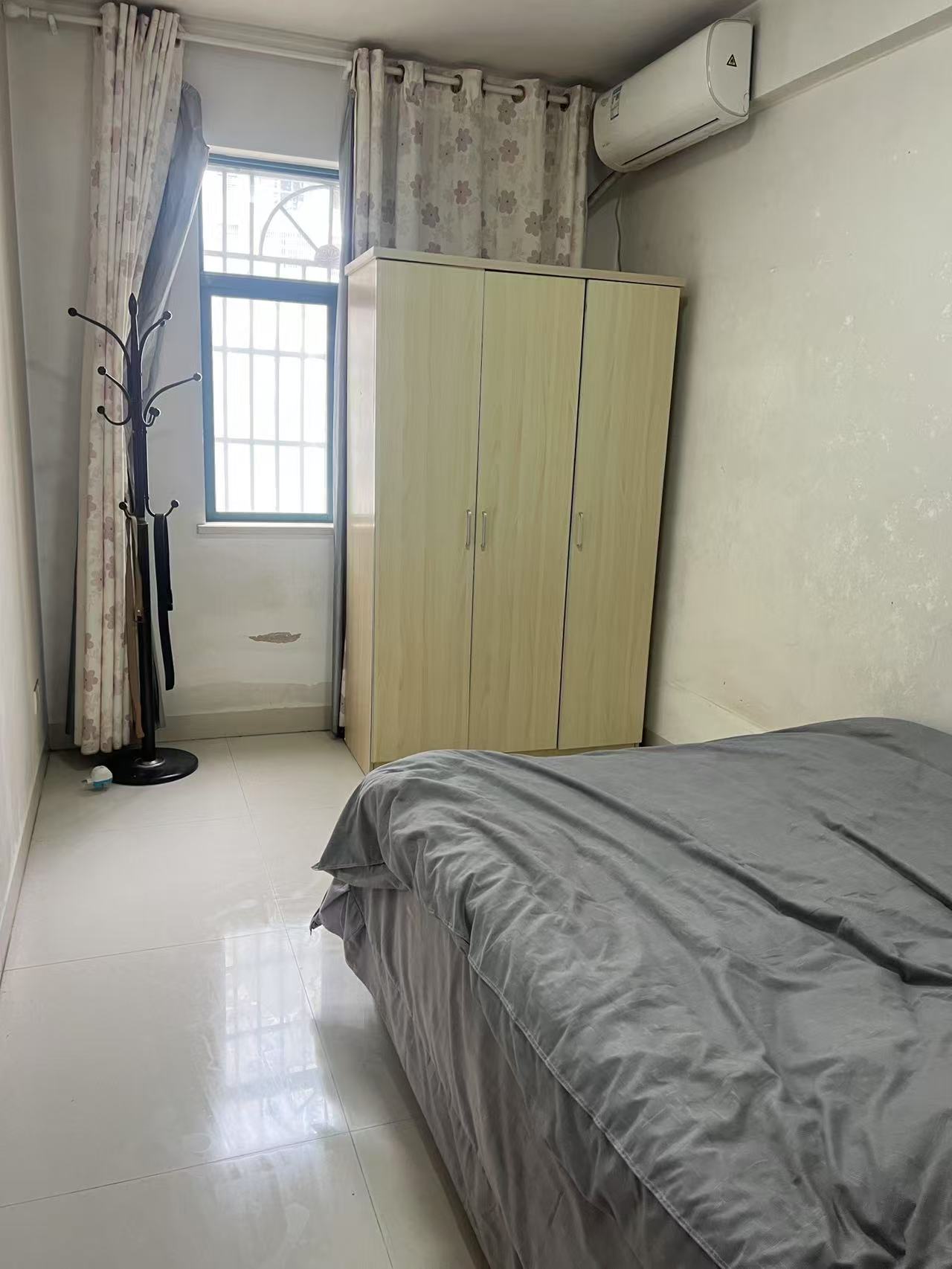 华荣府  4室2厅2卫   2900.00元/月室内图