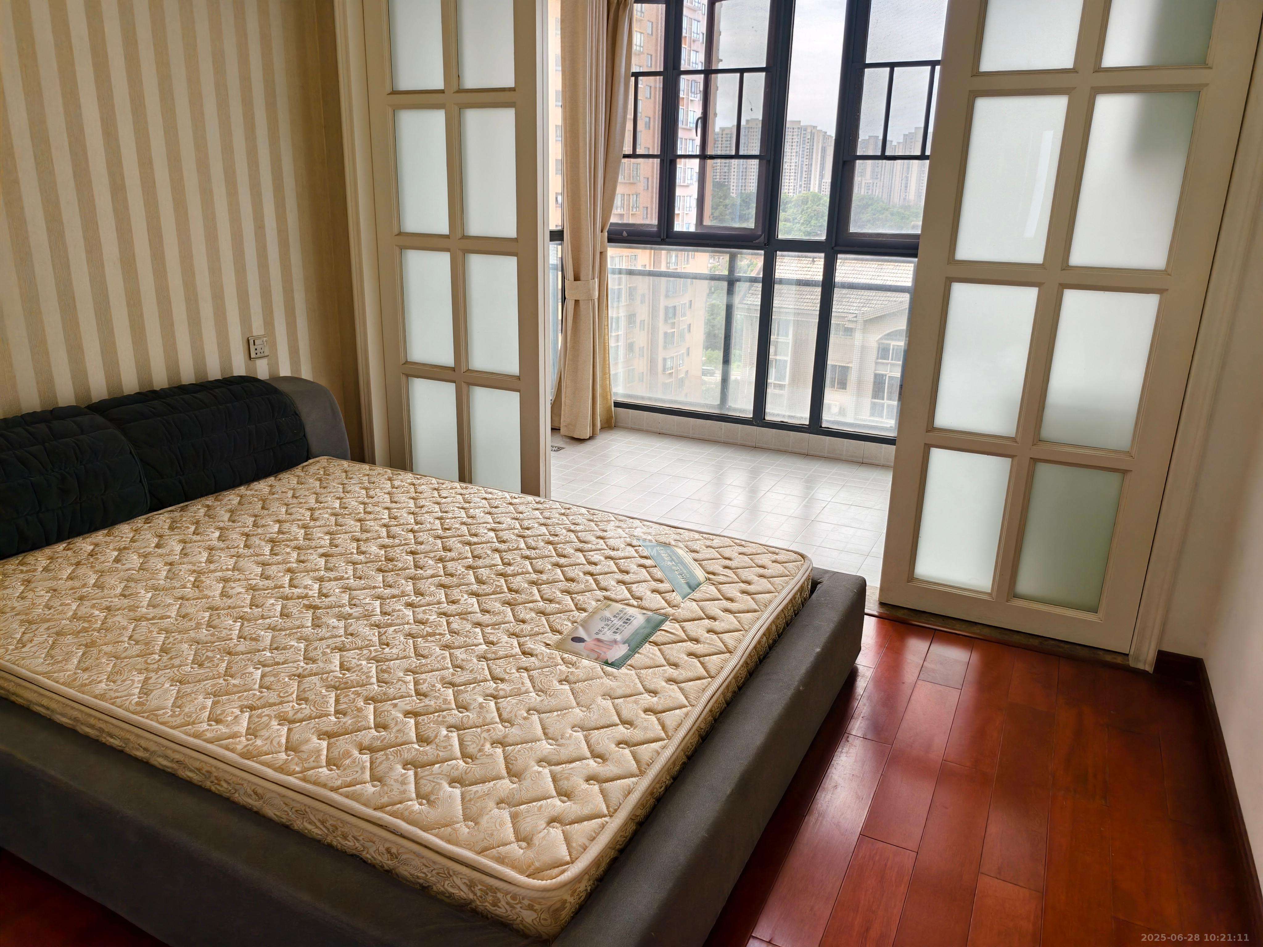 兴威帕克水岸  3室2厅2卫   2800.00元/月室内图