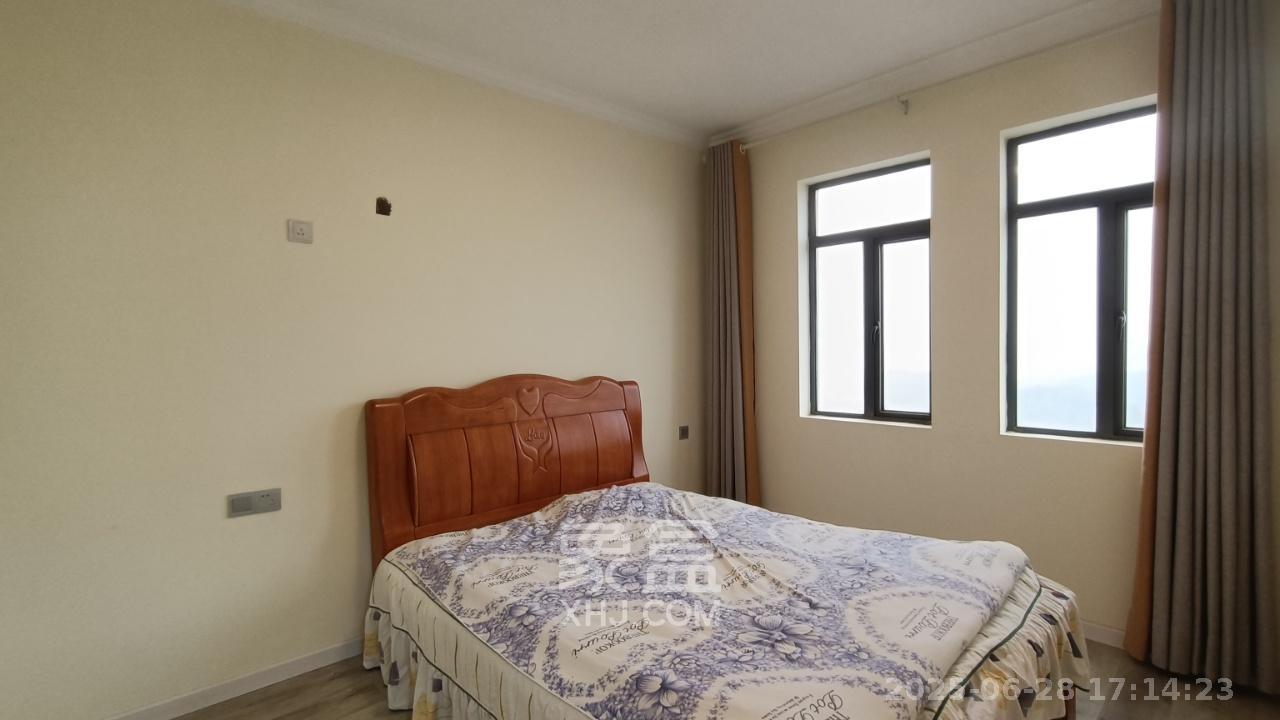 悦湖山 4室2厅2卫 2800.0元/月 悦湖山 4室2厅2卫 2800.0元/月室内图