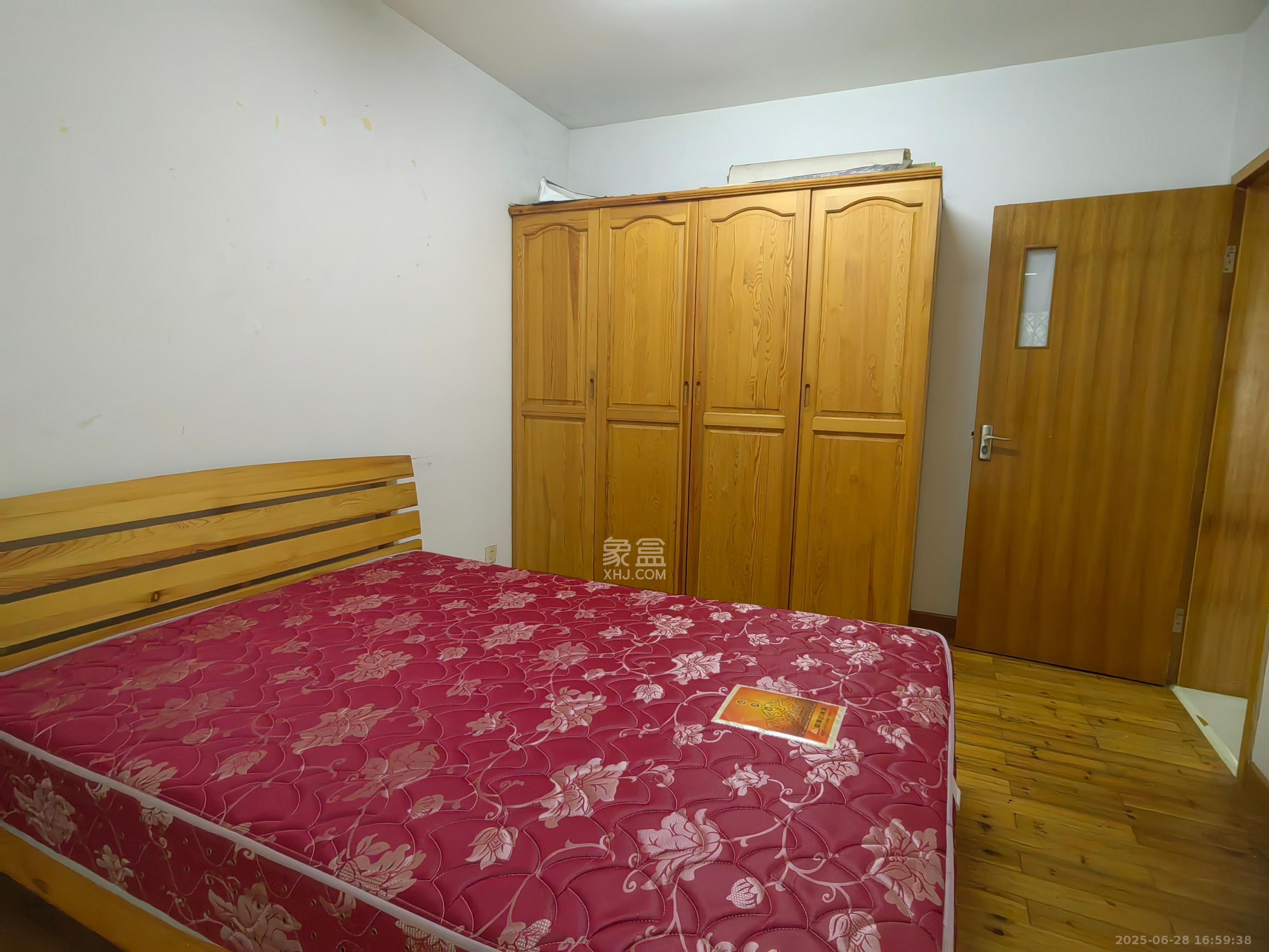 东方新城 3室1厅1卫 2400.0元/月 东方新城 3室1厅1卫 2400.0元/月室内图