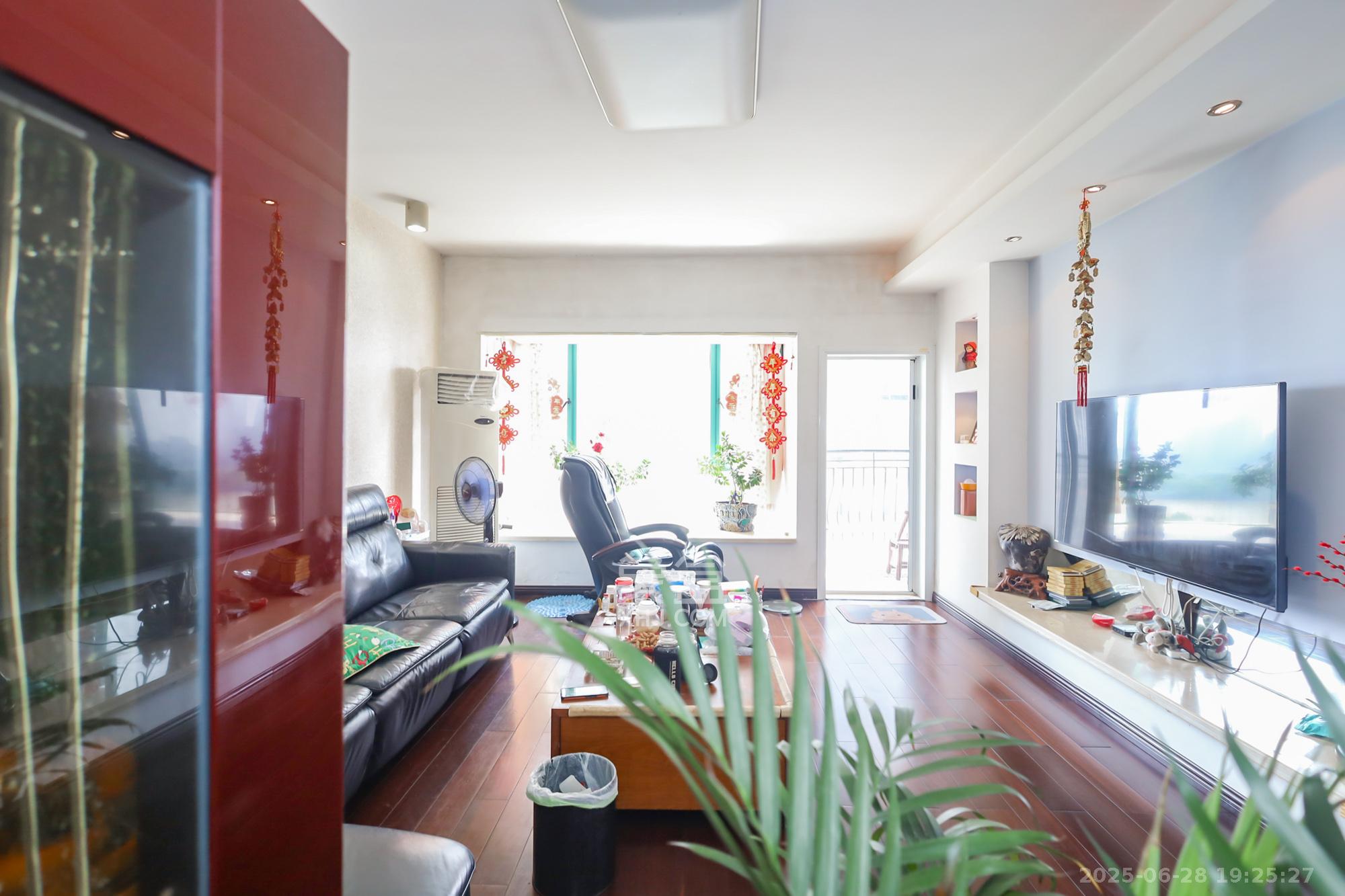 景秀江山  3室2厅2卫    130.0万 景秀江山  3室2厅2卫    130.0万