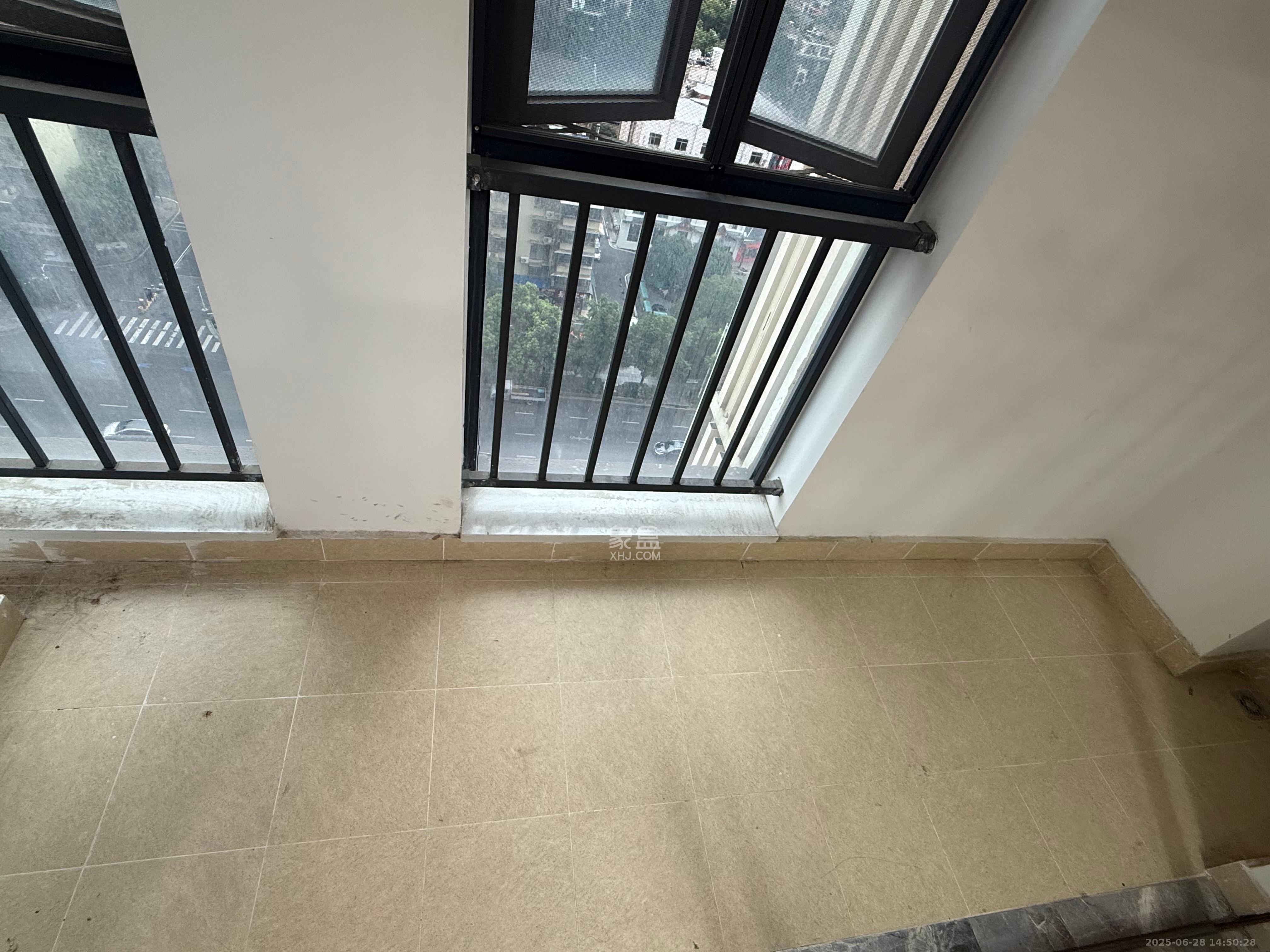 荣泰广场 1室1厅1卫 1300.0元/月 荣泰广场 1室1厅1卫 1300.0元/月室内图