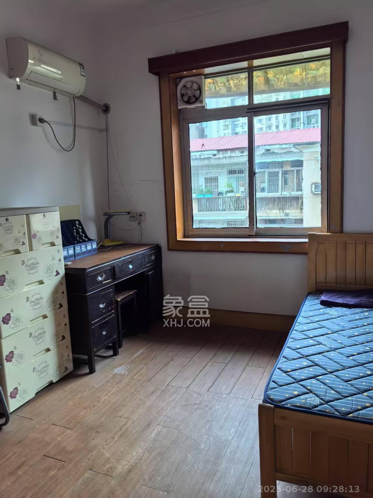 汽贸大厦 3室1厅1卫 2200.0元/月 汽贸大厦 3室1厅1卫 2200.0元/月室内图