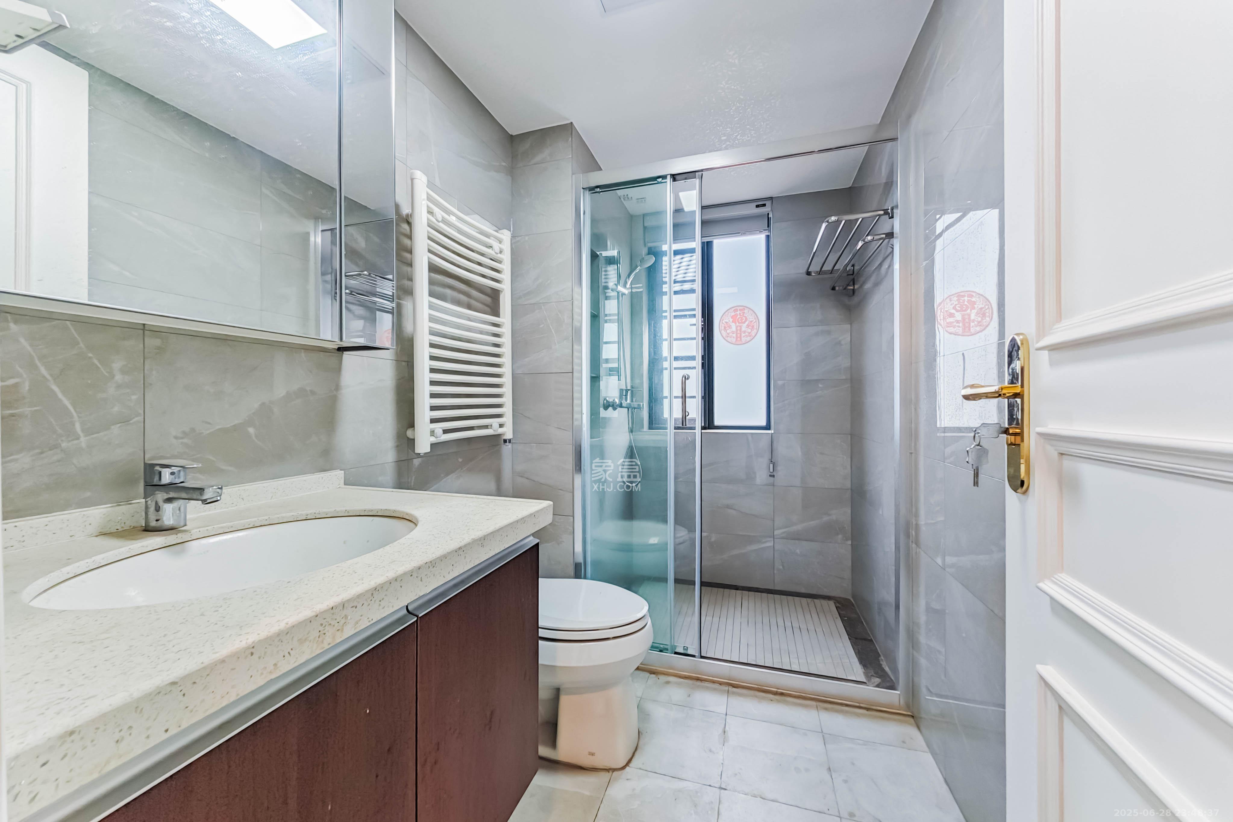 绿地长沙城际空间站(绿地新里佳苑)  5室2厅3卫    299.8万 绿地长沙城际空间站(绿地新里佳苑)  5室2厅3卫    299.8万卫生间