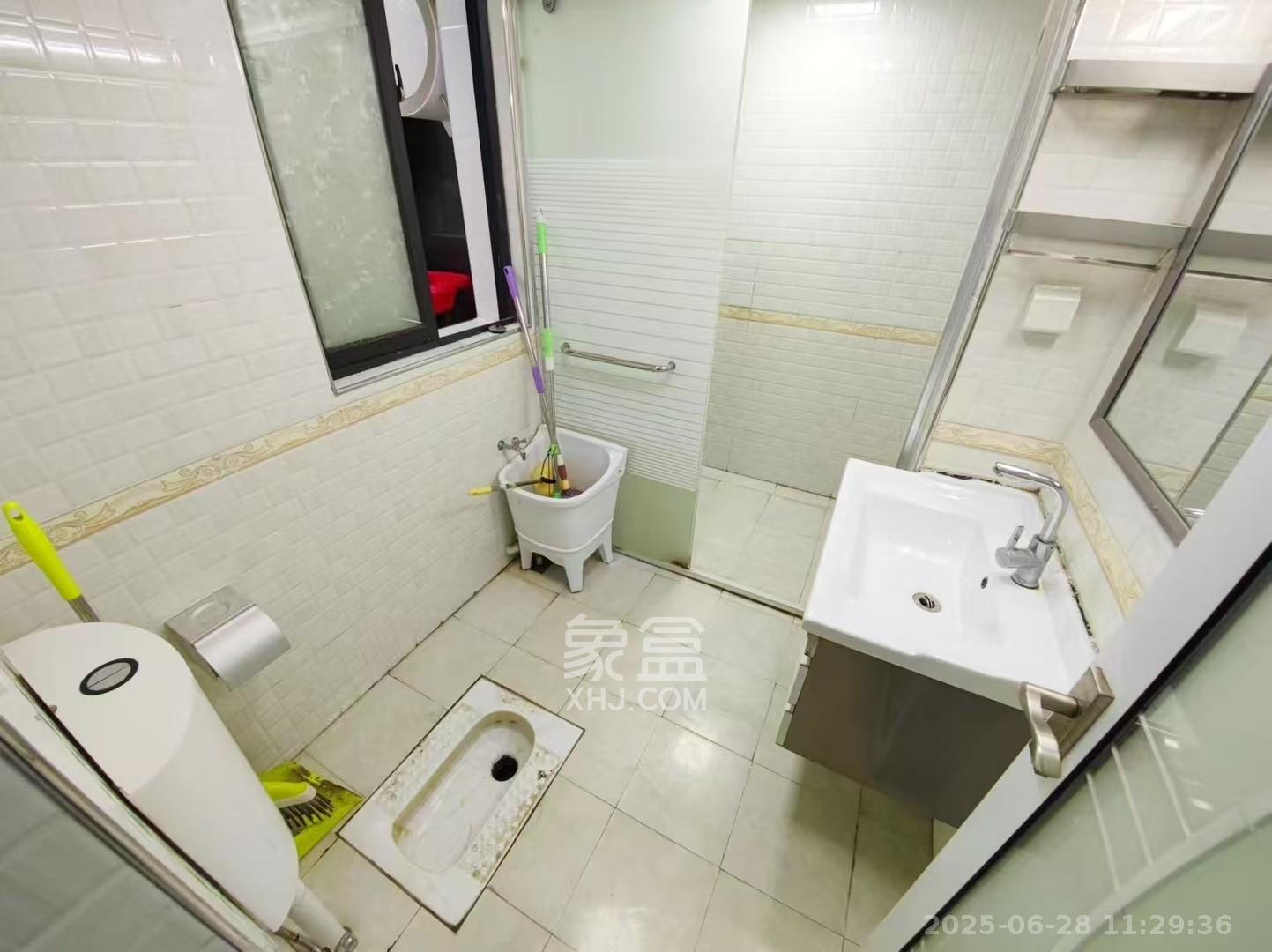 三景华御  3室2厅2卫   2300.00元/月室内图