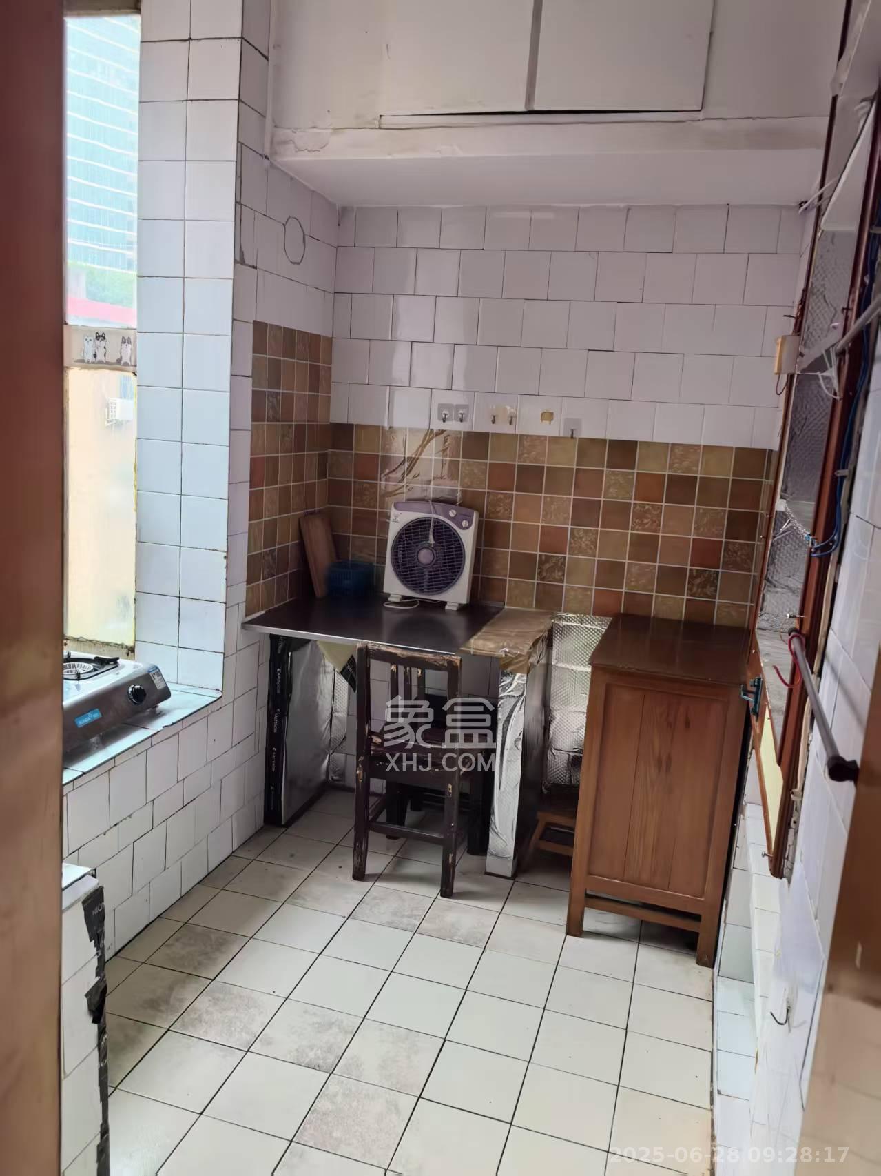 汽贸大厦 3室1厅1卫 2200.0元/月 汽贸大厦 3室1厅1卫 2200.0元/月室内图