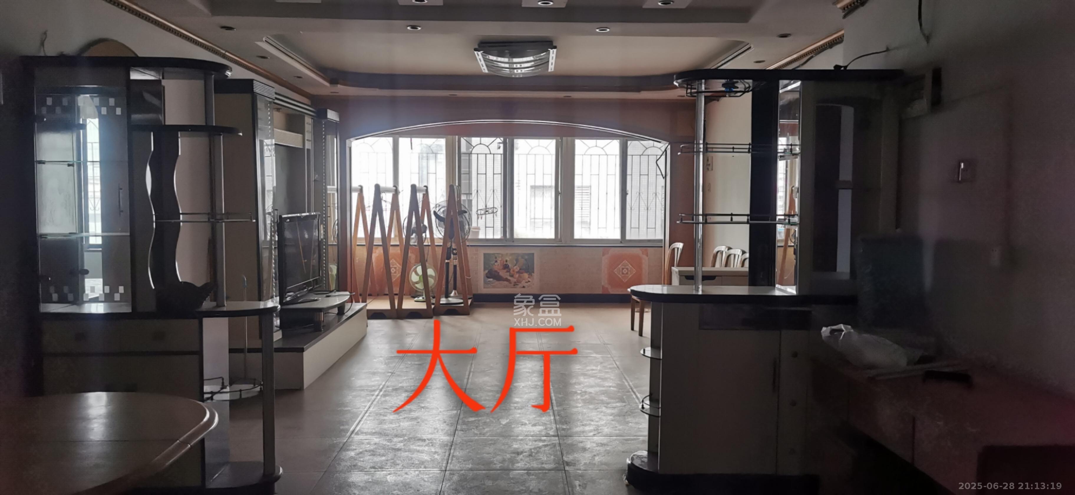 三泰街新富城  4室2厅2卫    4000.0元/月 三泰街新富城  4室2厅2卫    4000.0元/月