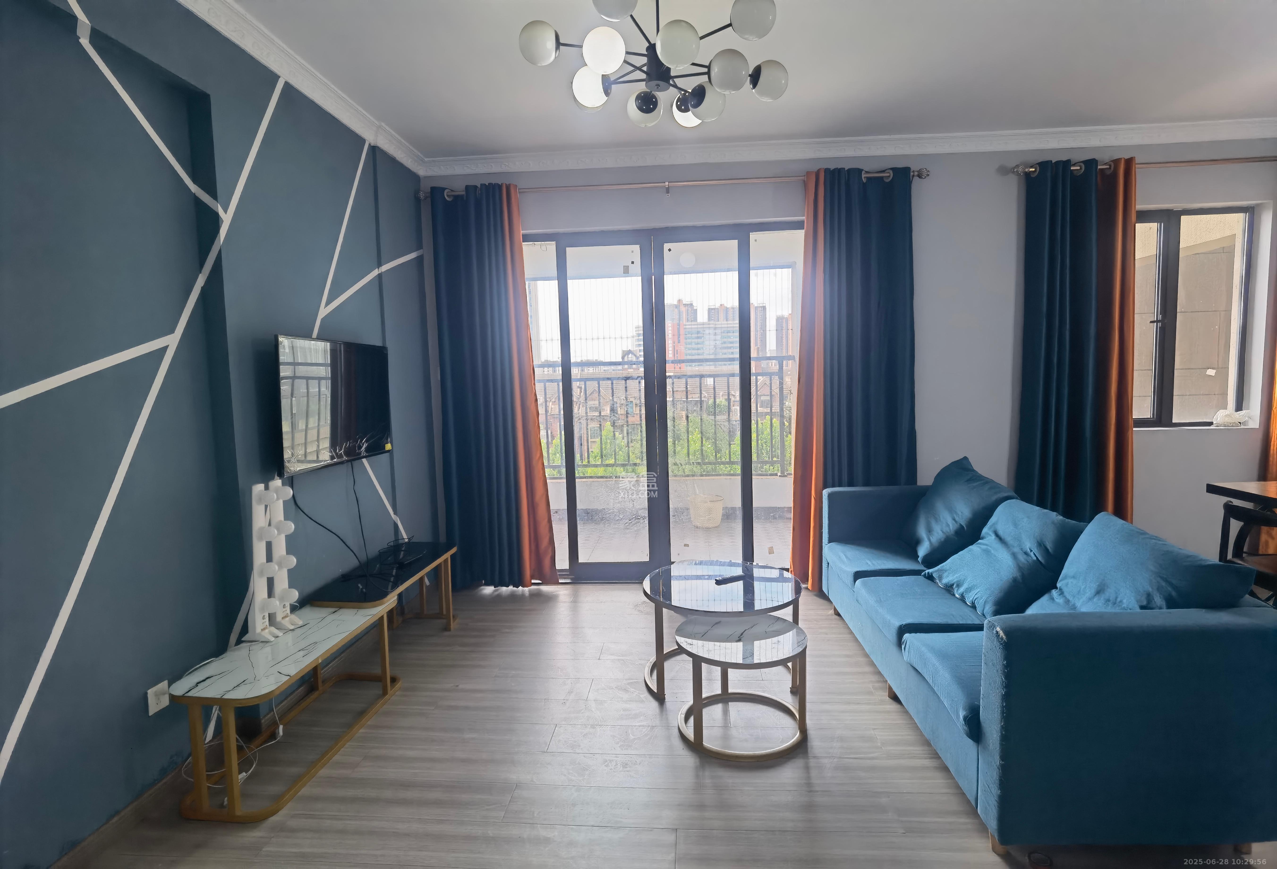 星湖湾二期高层  3室2厅2卫    2200.0元/月 星湖湾二期高层  3室2厅2卫    2200.0元/月室内图