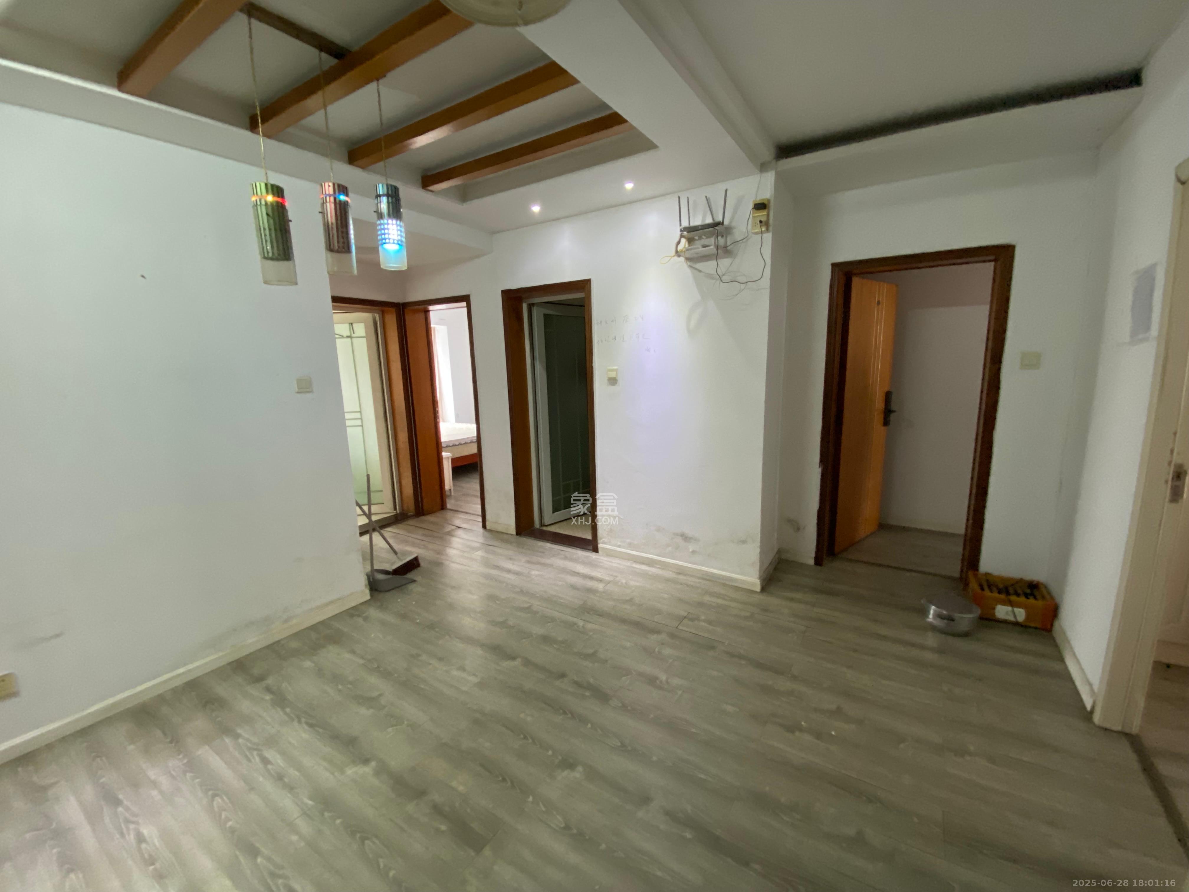 佳天雅苑 5室2厅2卫 1000.0元/月 佳天雅苑 5室2厅2卫 1000.0元/月室内图