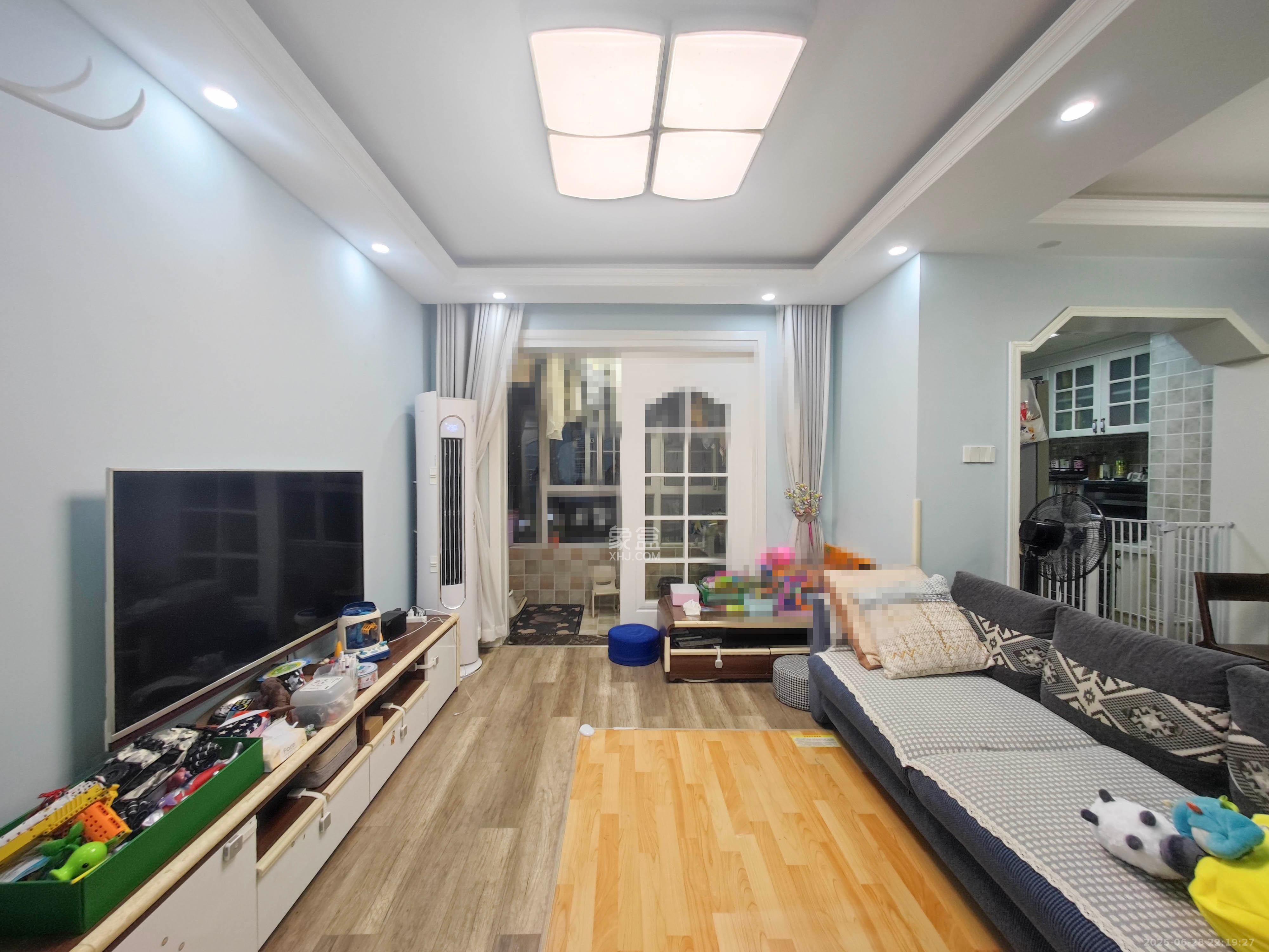 五矿万境水岸一期(万境水岸嘉苑)  3室2厅1卫    95.0万 五矿万境水岸一期(万境水岸嘉苑)  3室2厅1卫    95.0万客厅