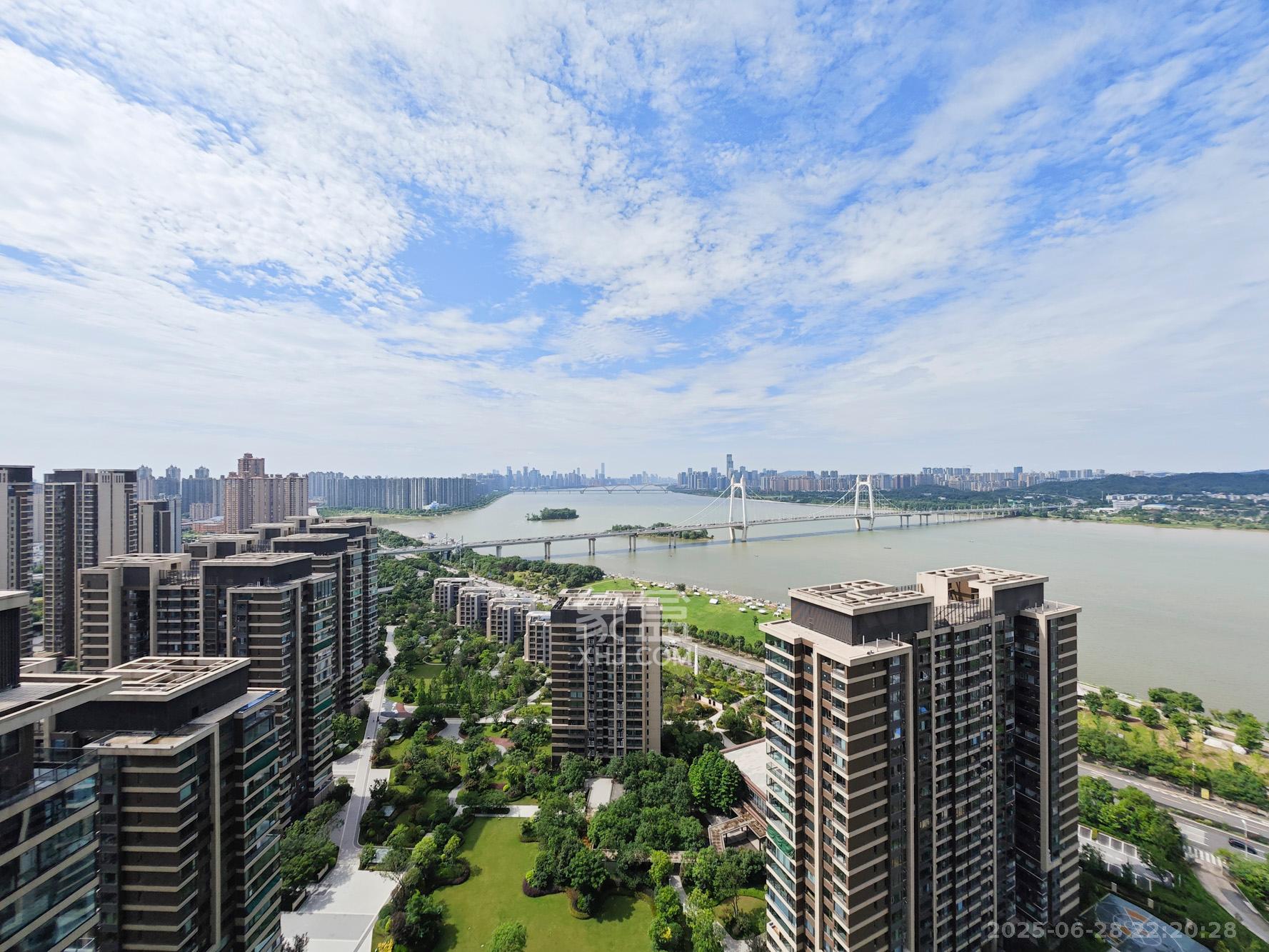 中欣楚天御府B区观澜  4室2厅2卫   350.00万其他