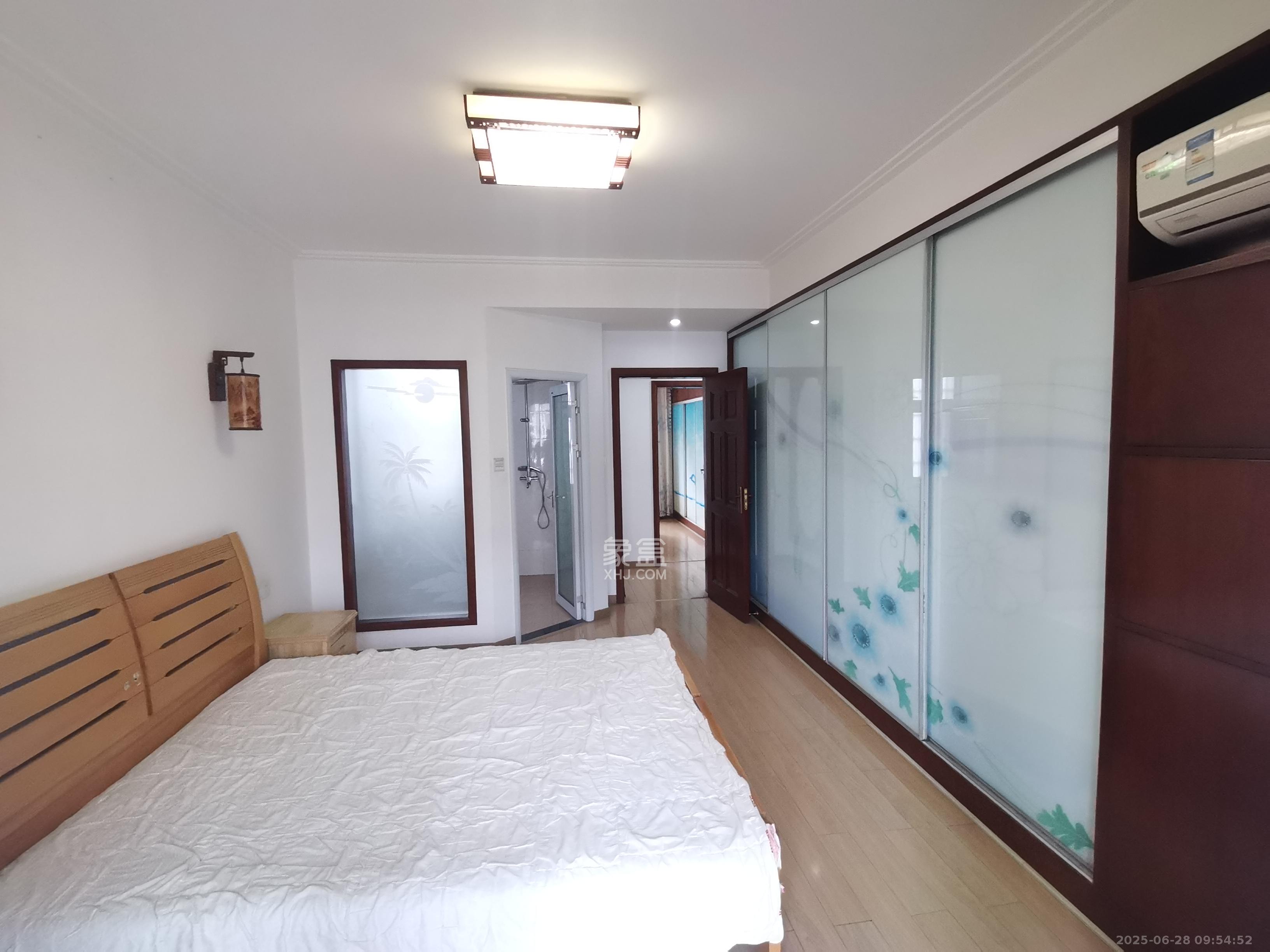 嘉盛华庭(一期、二期、三期) 3室2厅2卫 3500.0元/月 嘉盛华庭(一期、二期、三期) 3室2厅2卫 3500.0元/月室内图