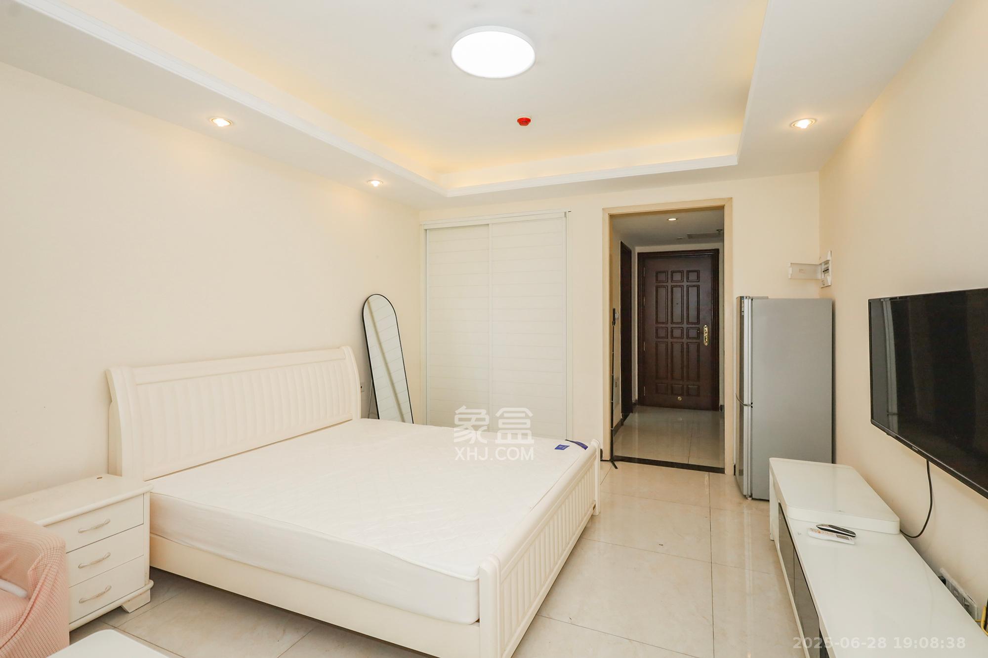 恒大御景湾 1室1厅1卫 30.0万 恒大御景湾 1室1厅1卫 30.0万客厅