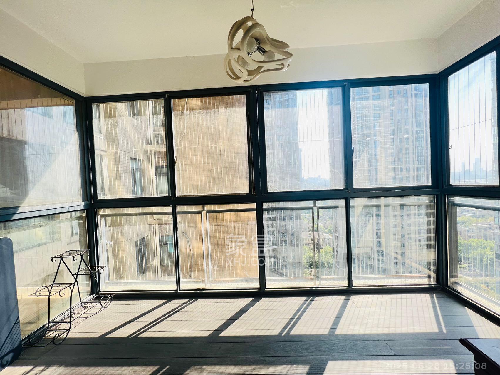 藏珑湖上国际花园 4室2厅2卫 3600.0元/月 藏珑湖上国际花园 4室2厅2卫 3600.0元/月室内图