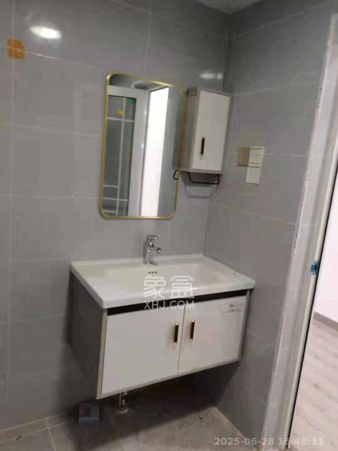 西城公寓 3室2厅2卫 2300.0元/月 西城公寓 3室2厅2卫 2300.0元/月室内图