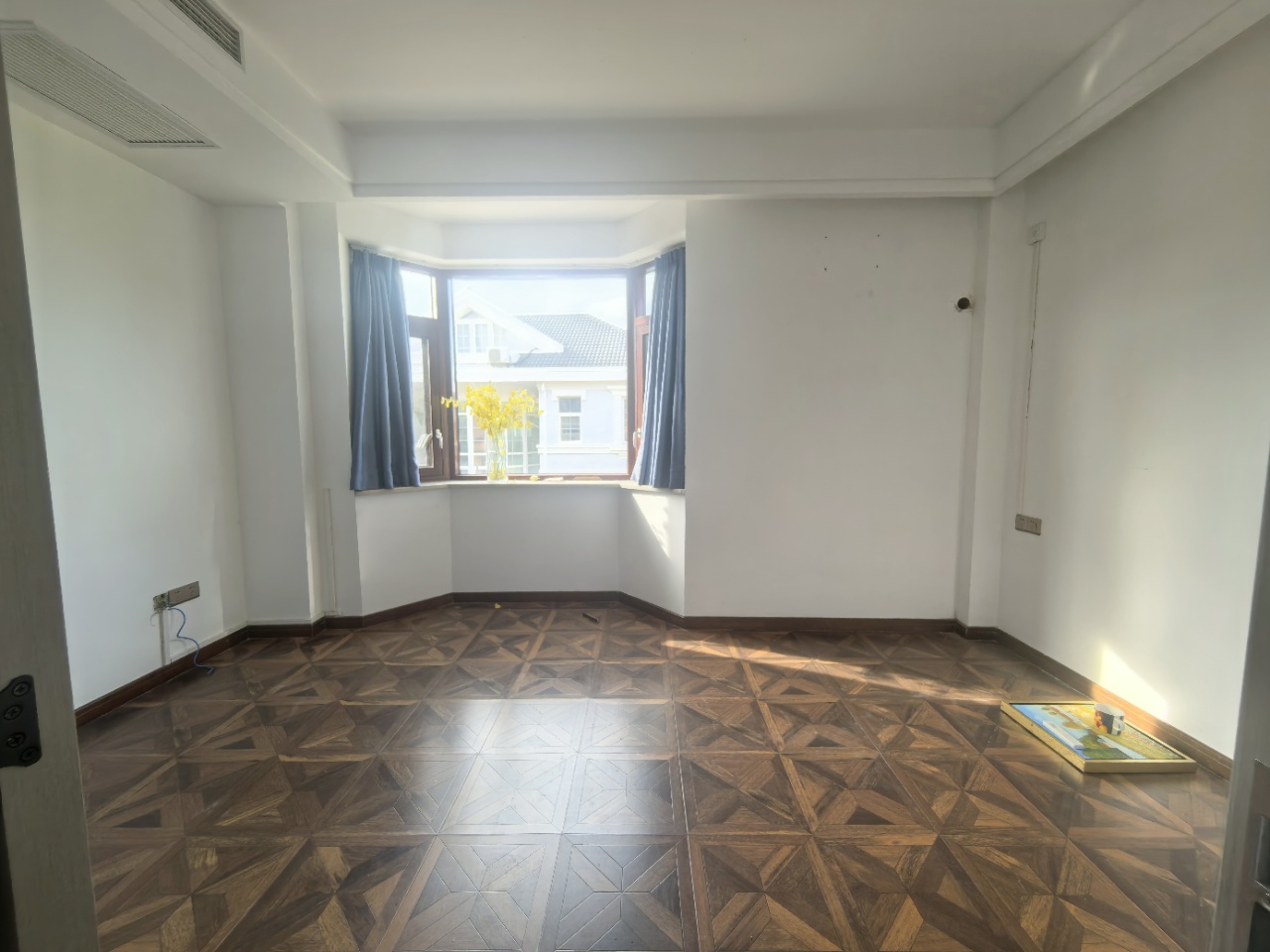 黄金海岸花园 9室2厅4卫 35000.0元/月 黄金海岸花园 9室2厅4卫 35000.0元/月室内图