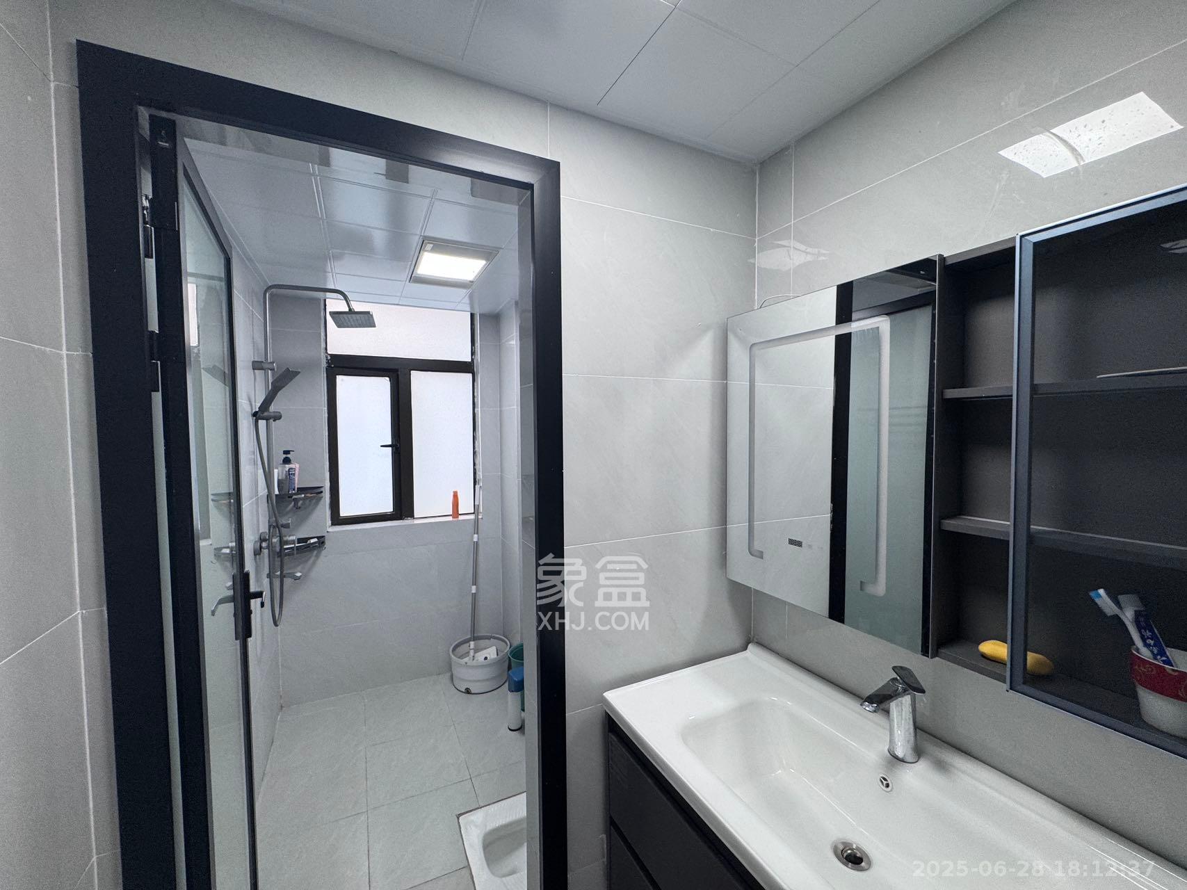 德润小区（丰升德润小区）  4室2厅2卫    3500.0元/月室内图