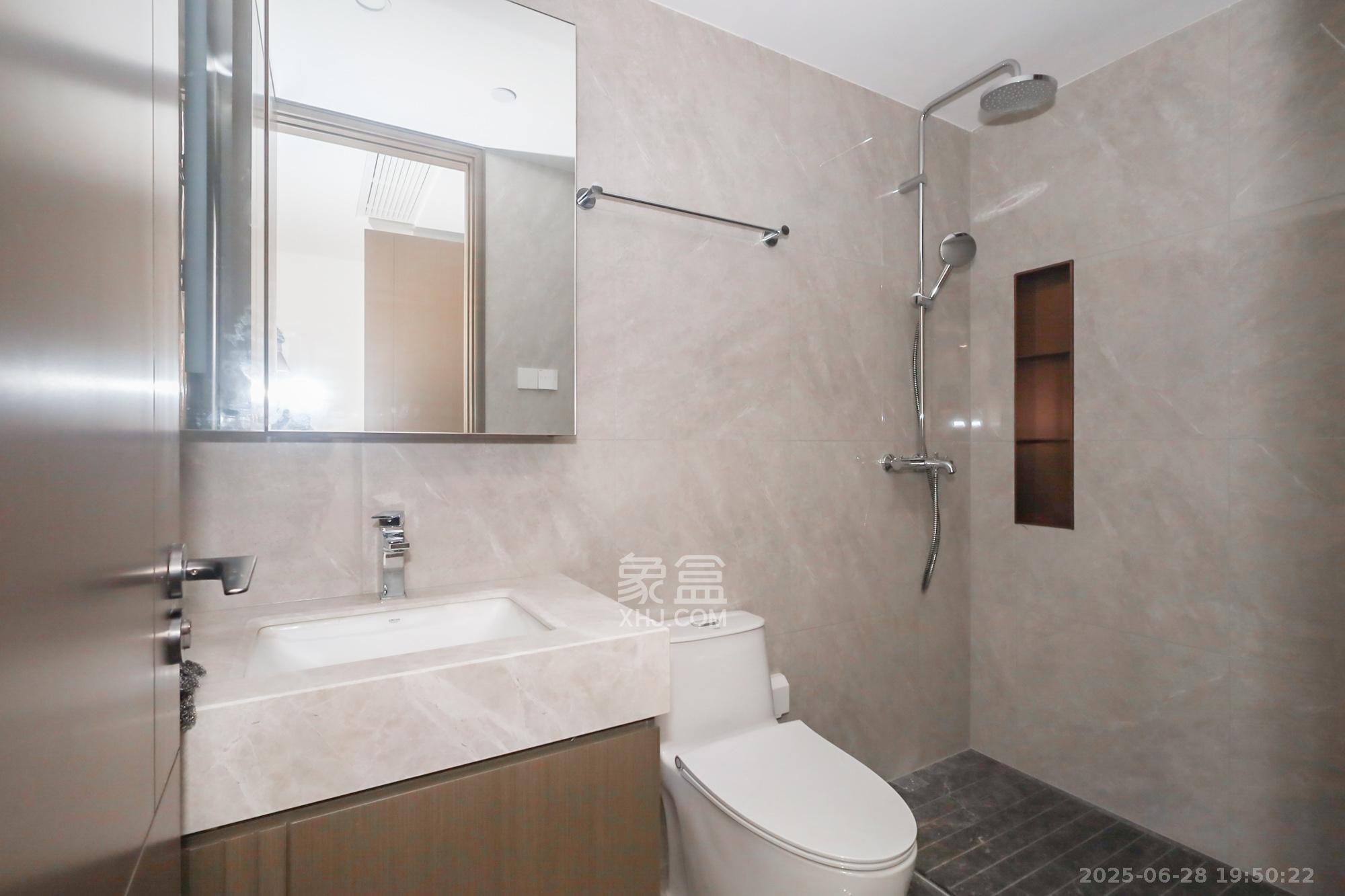 滨江府1913  4室2厅3卫    415.0万 滨江府1913  4室2厅3卫    415.0万卫生间