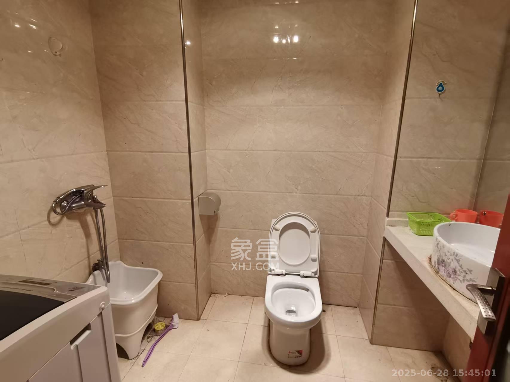 西子一间 1室1厅1卫 1600.0元/月 西子一间 1室1厅1卫 1600.0元/月室内图