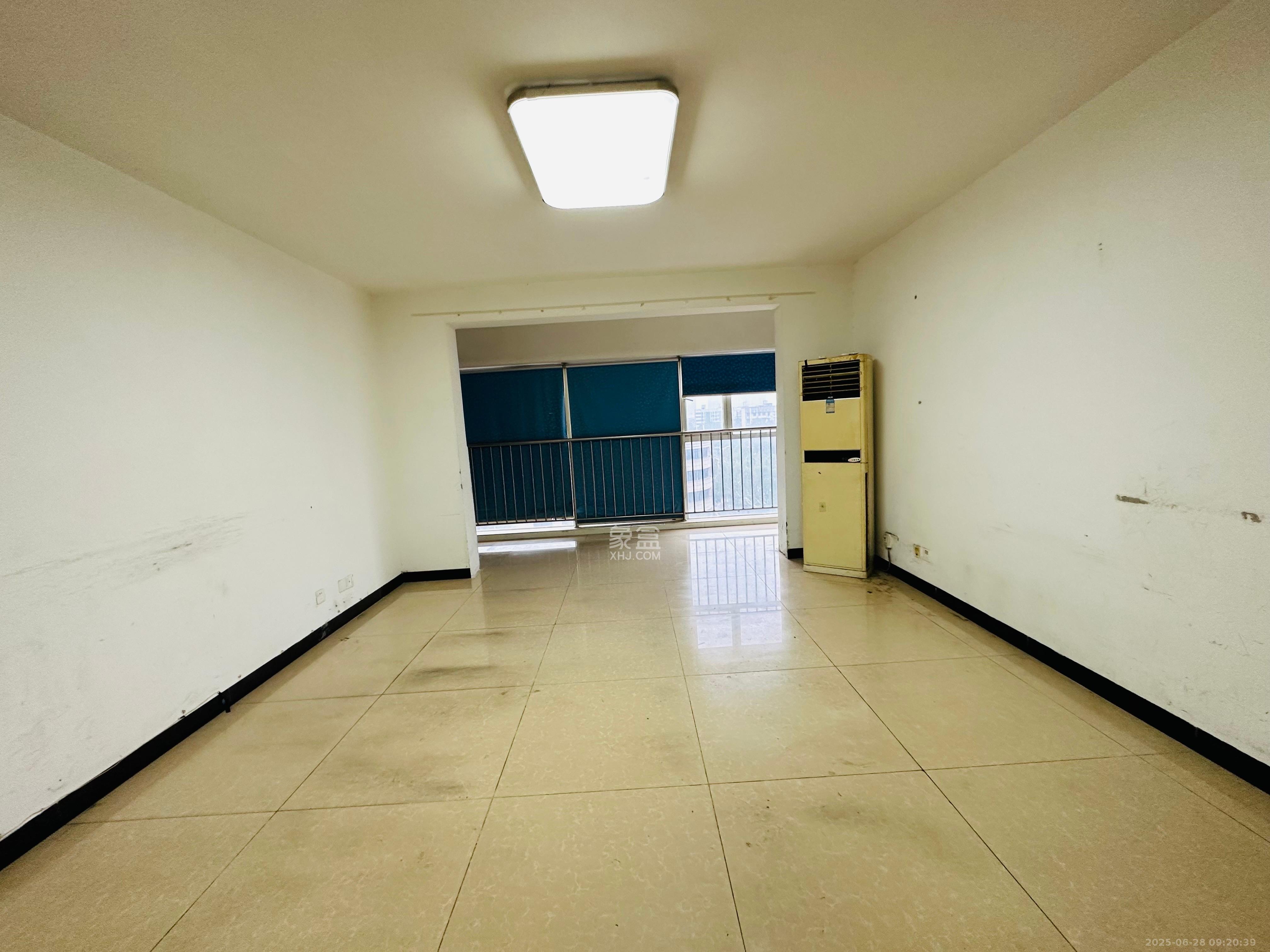 左岸右岸 3室2厅1卫 2800.0元/月 左岸右岸 3室2厅1卫 2800.0元/月室内图