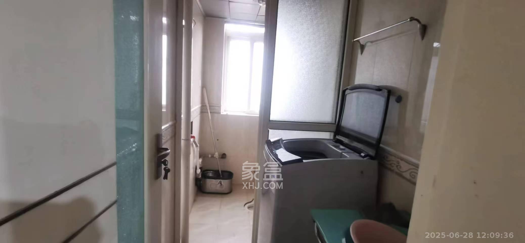 丹桂雅苑  4室2厅2卫    2100.0元/月 丹桂雅苑  4室2厅2卫    2100.0元/月室内图