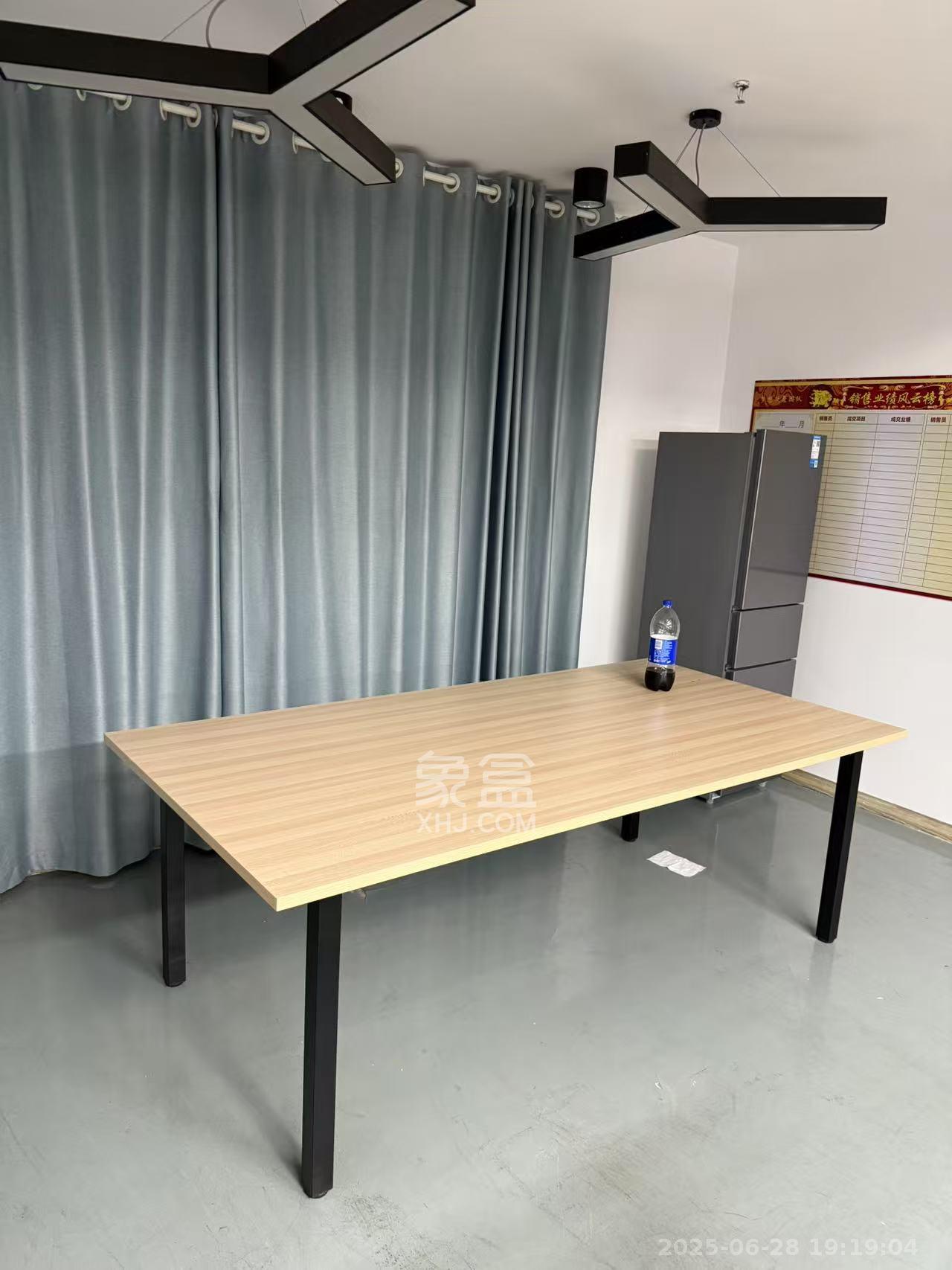 长房时代城   190.0㎡      9800.0元/月室内图