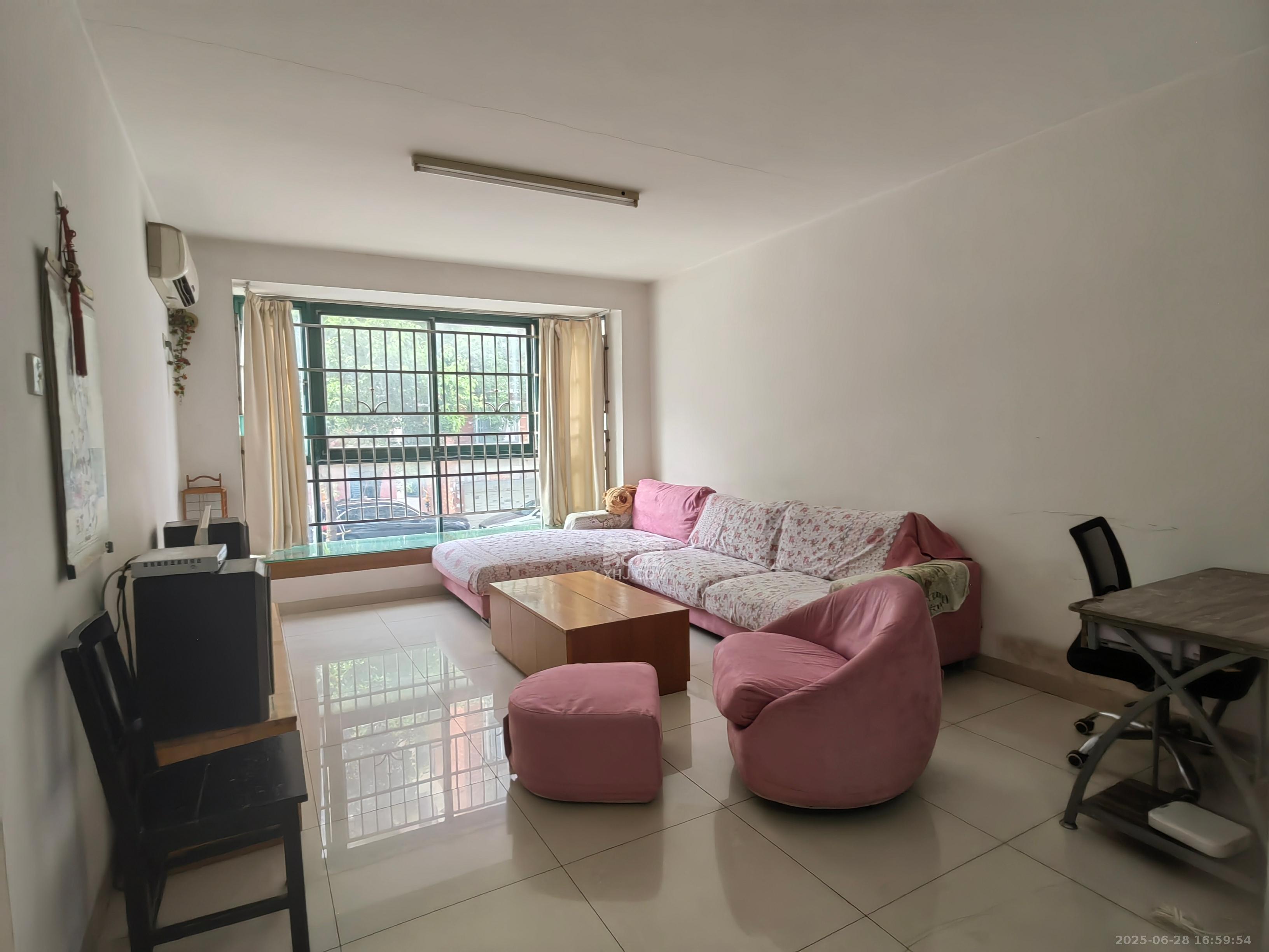 东方新城 3室1厅1卫 2400.0元/月 东方新城 3室1厅1卫 2400.0元/月室内图