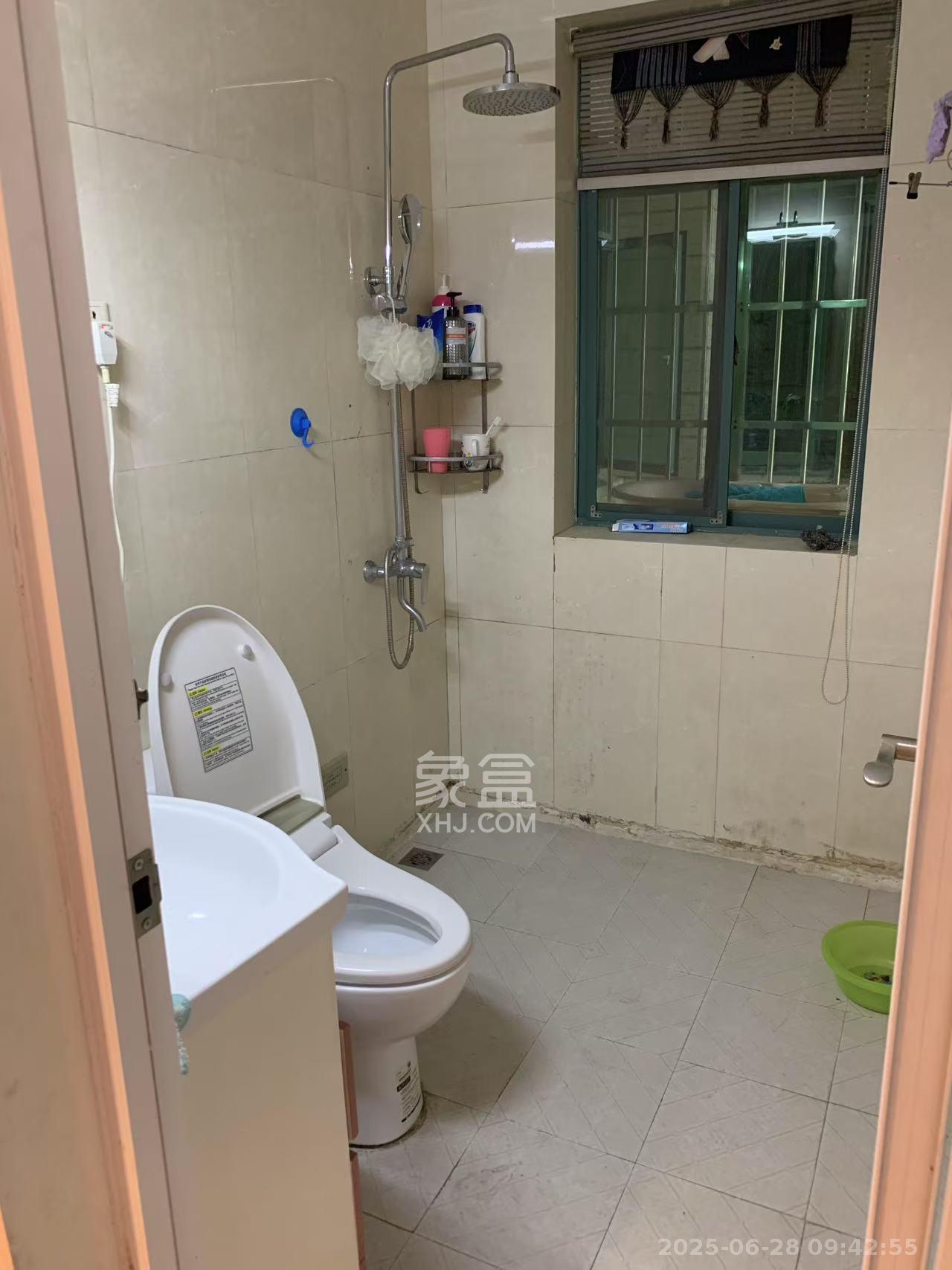 柠檬丽都  3室2厅2卫   2200.00元/月